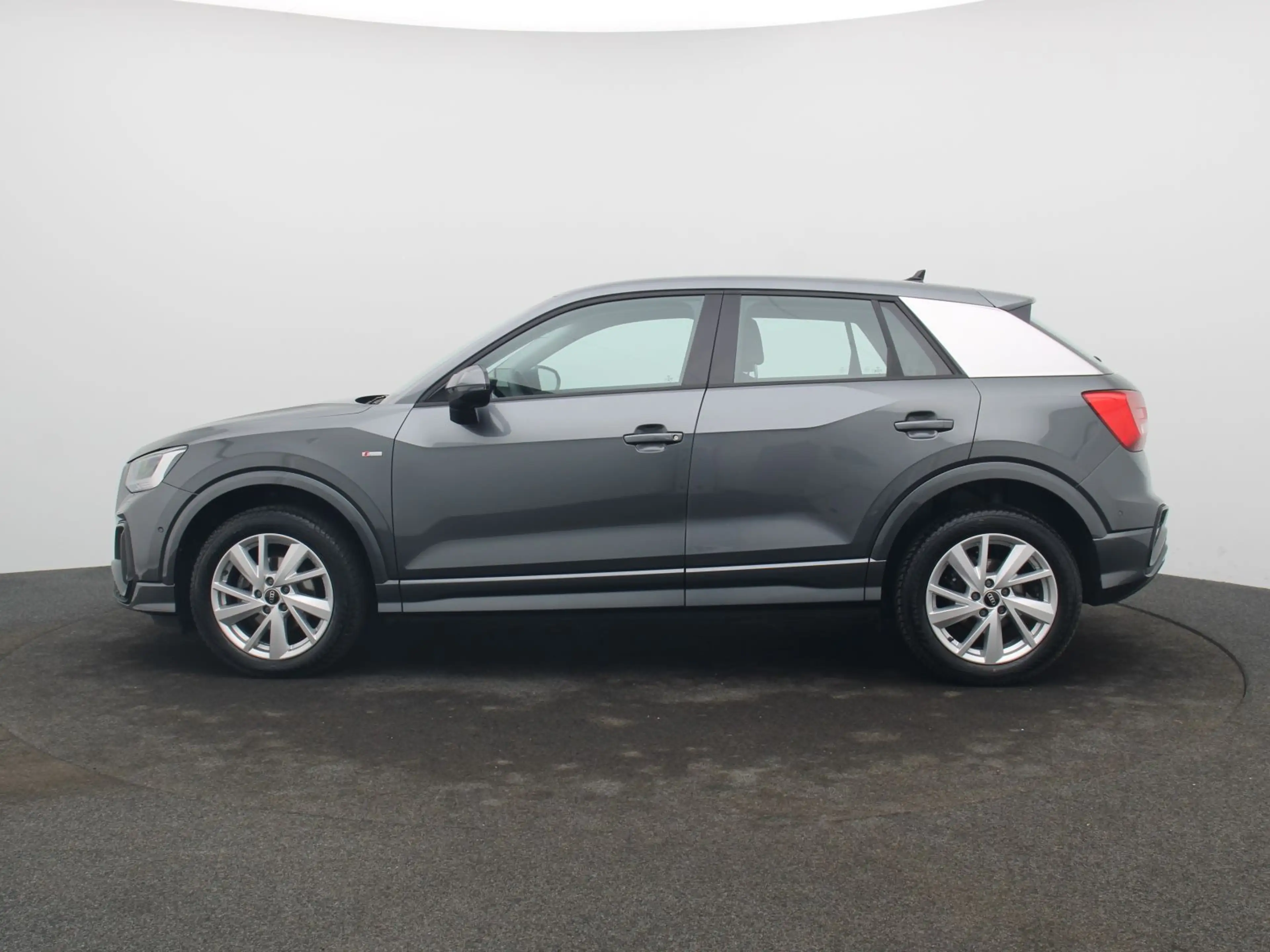 Audi Q2 S-Line 35 TFSI S-tronic / MMI-Navi+, LED, RFK — photo 5
