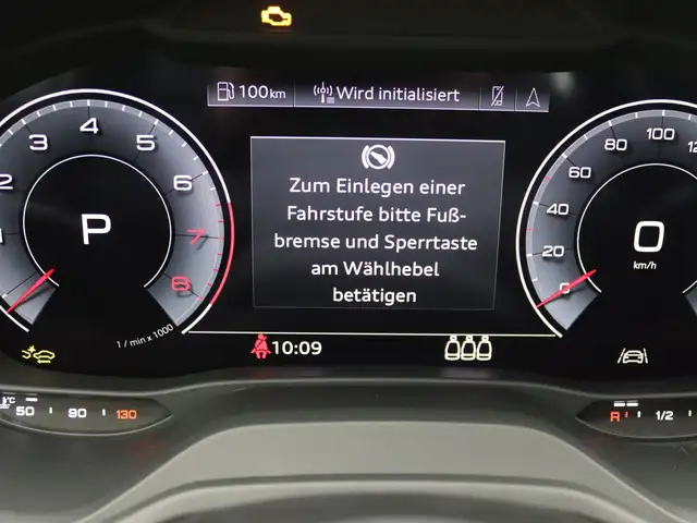 Audi Q2 view 14
