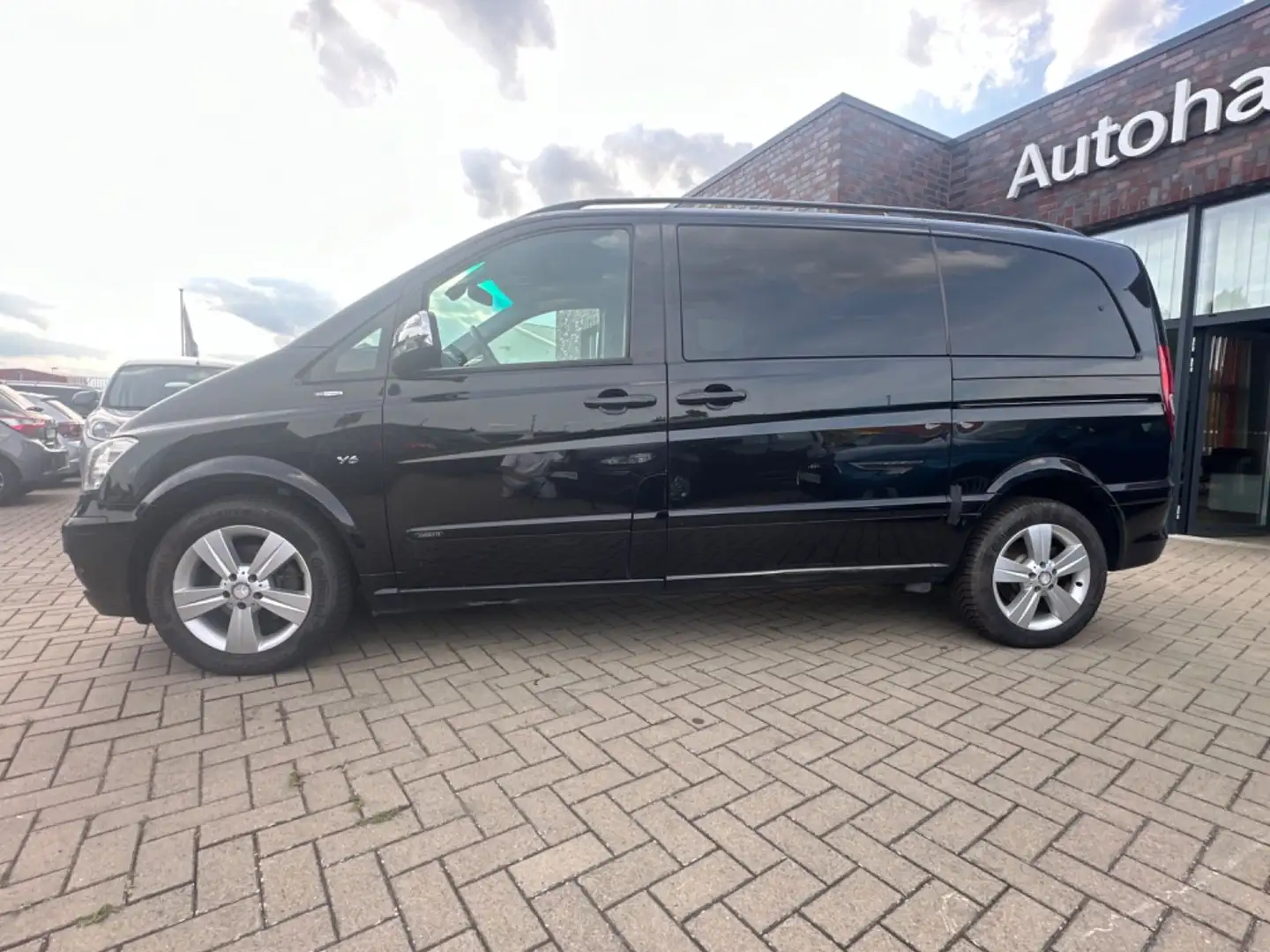 Mercedes-Benz Viano 3.0 CDI Ambiente Edition kompakt Navi*AHK Noir - 2