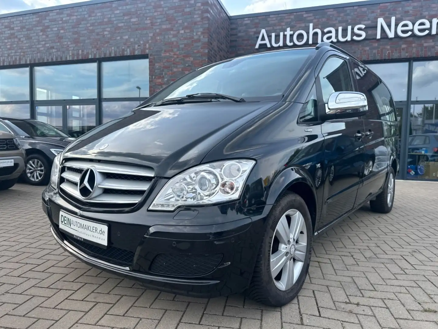 Mercedes-Benz Viano 3.0 CDI Ambiente Edition kompakt Navi*AHK Noir - 1