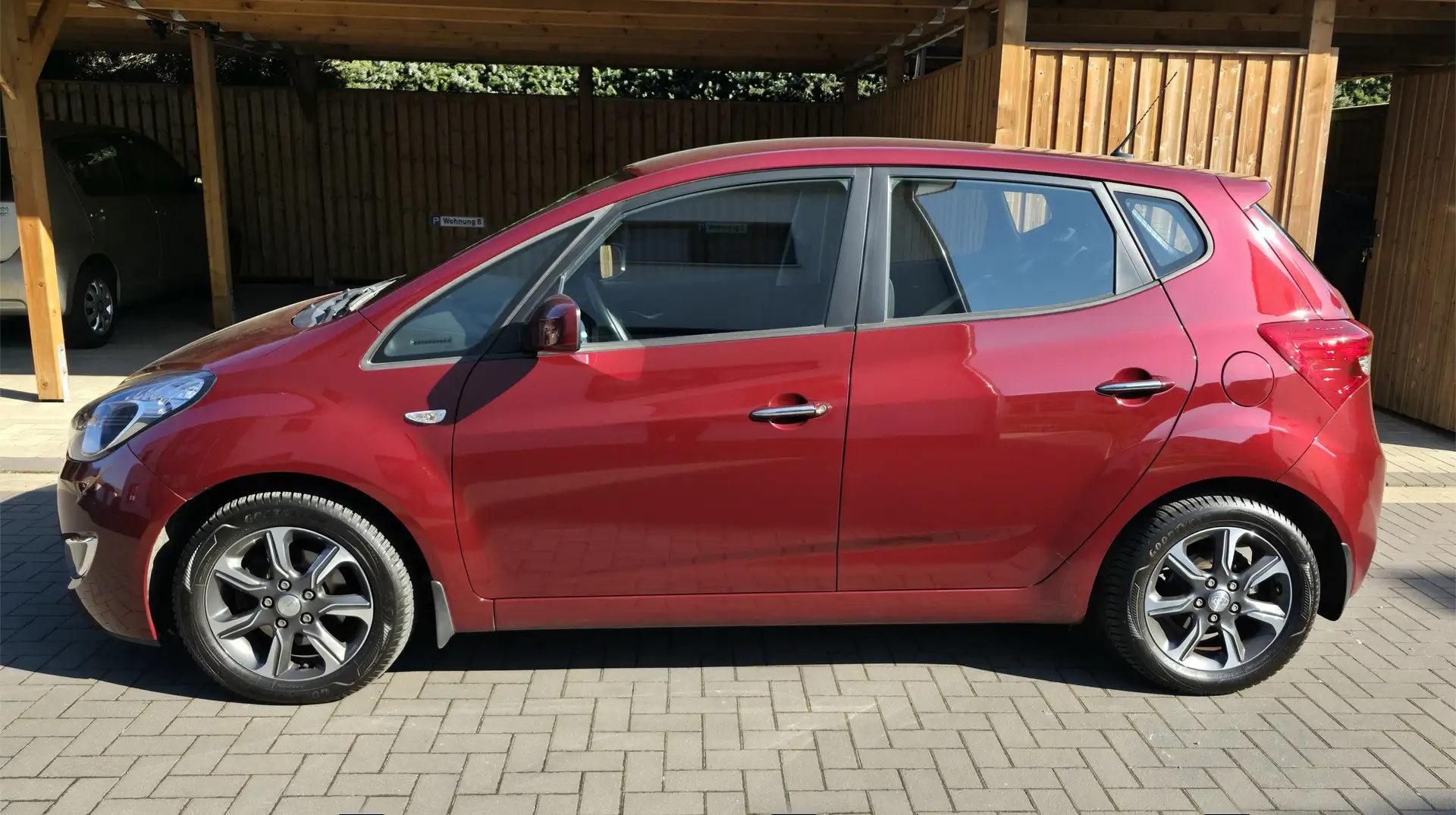 Hyundai iX20 ix20 1.6 CRDi 94kW (128PS) Rot - 1