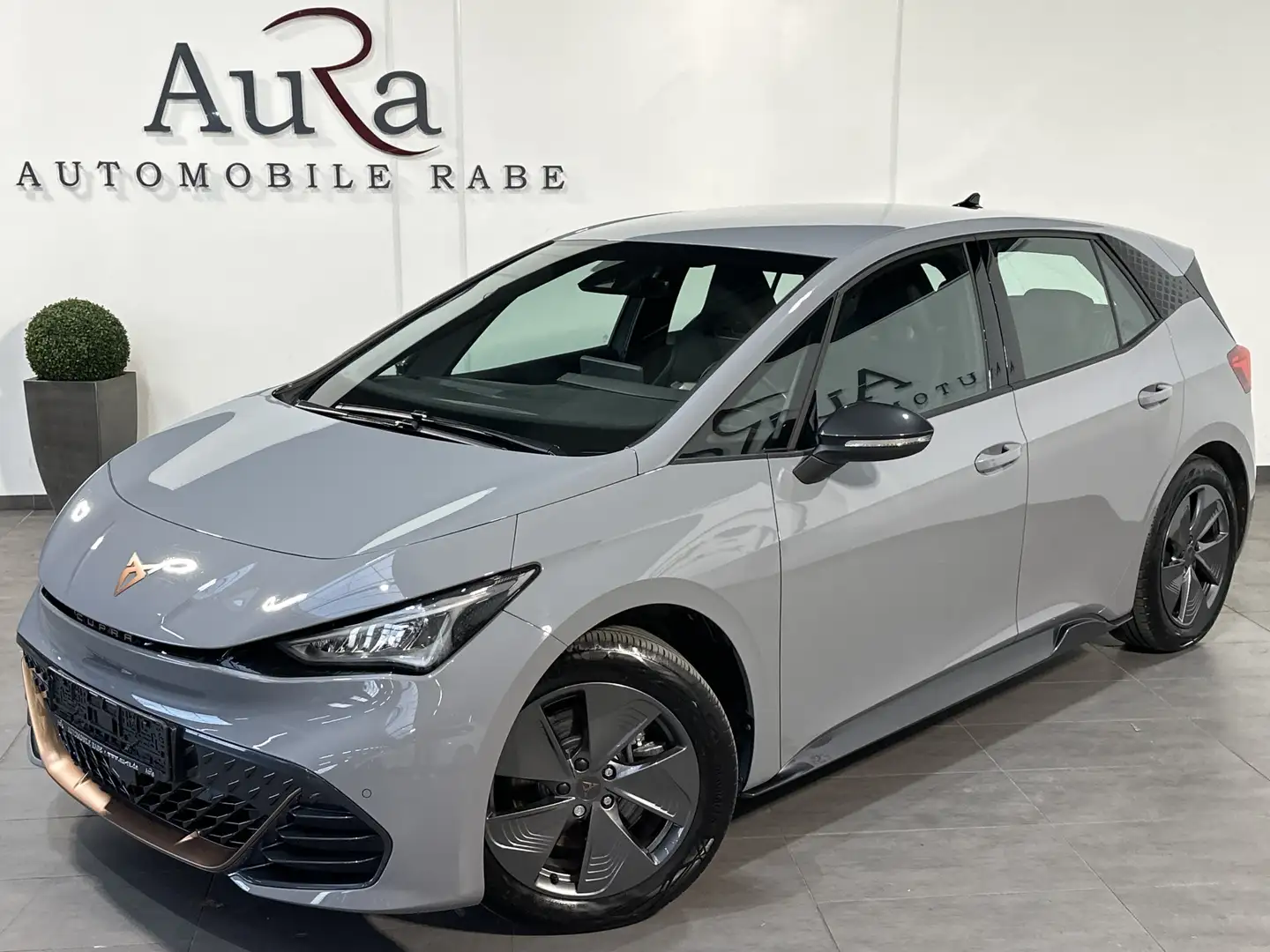 CUPRA Born NAV+LED+ACC+KAMERA+V-COCKPIT+18ZOLL+1HD+PP Gris - 1