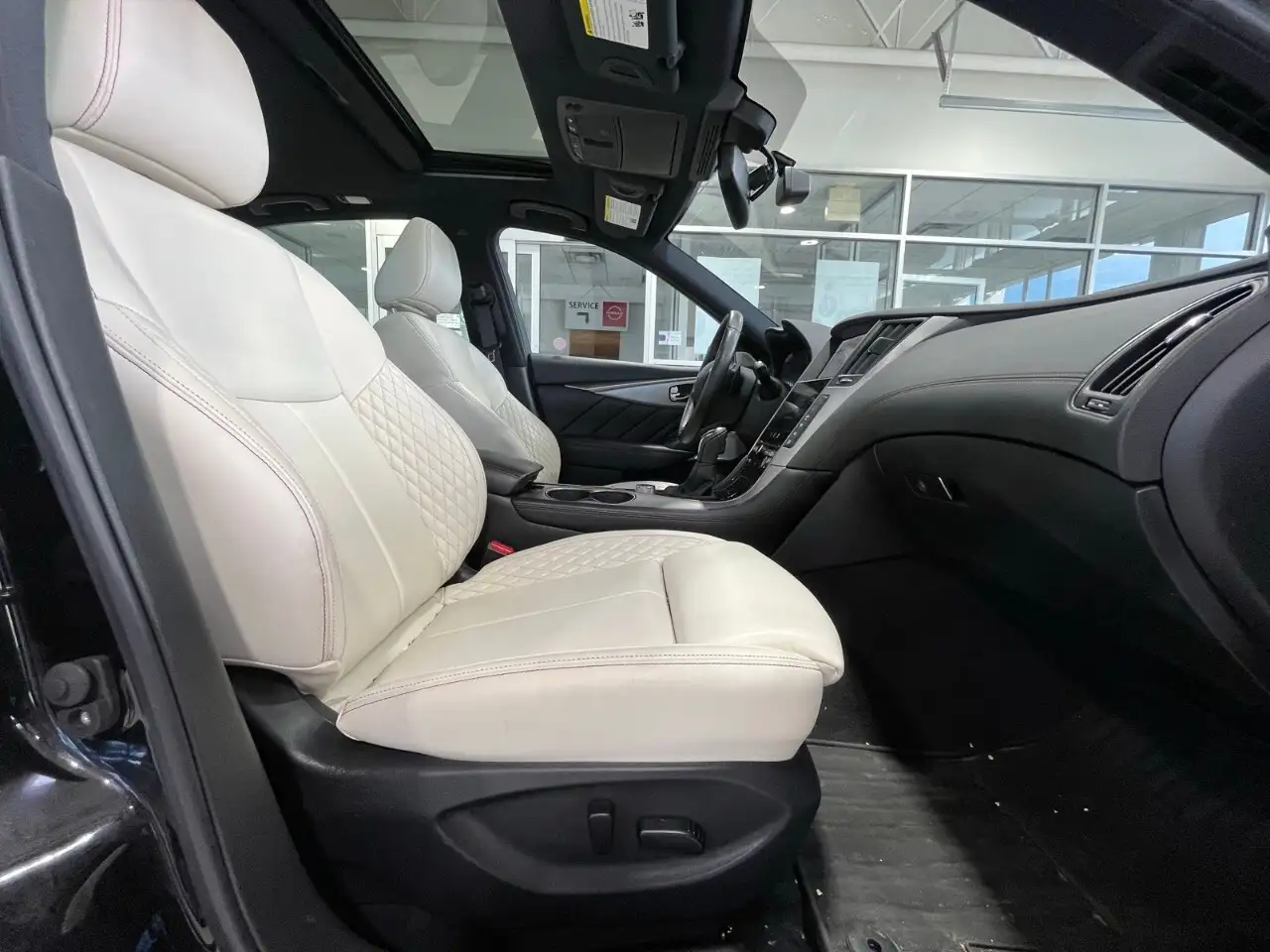 Infiniti Q50 снимка Infiniti Q50
