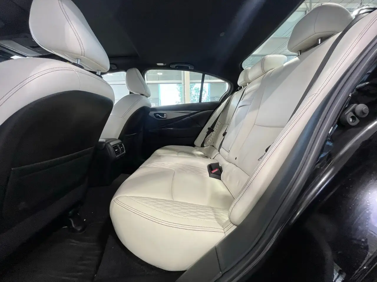 Infiniti Q50 снимка Infiniti Q50