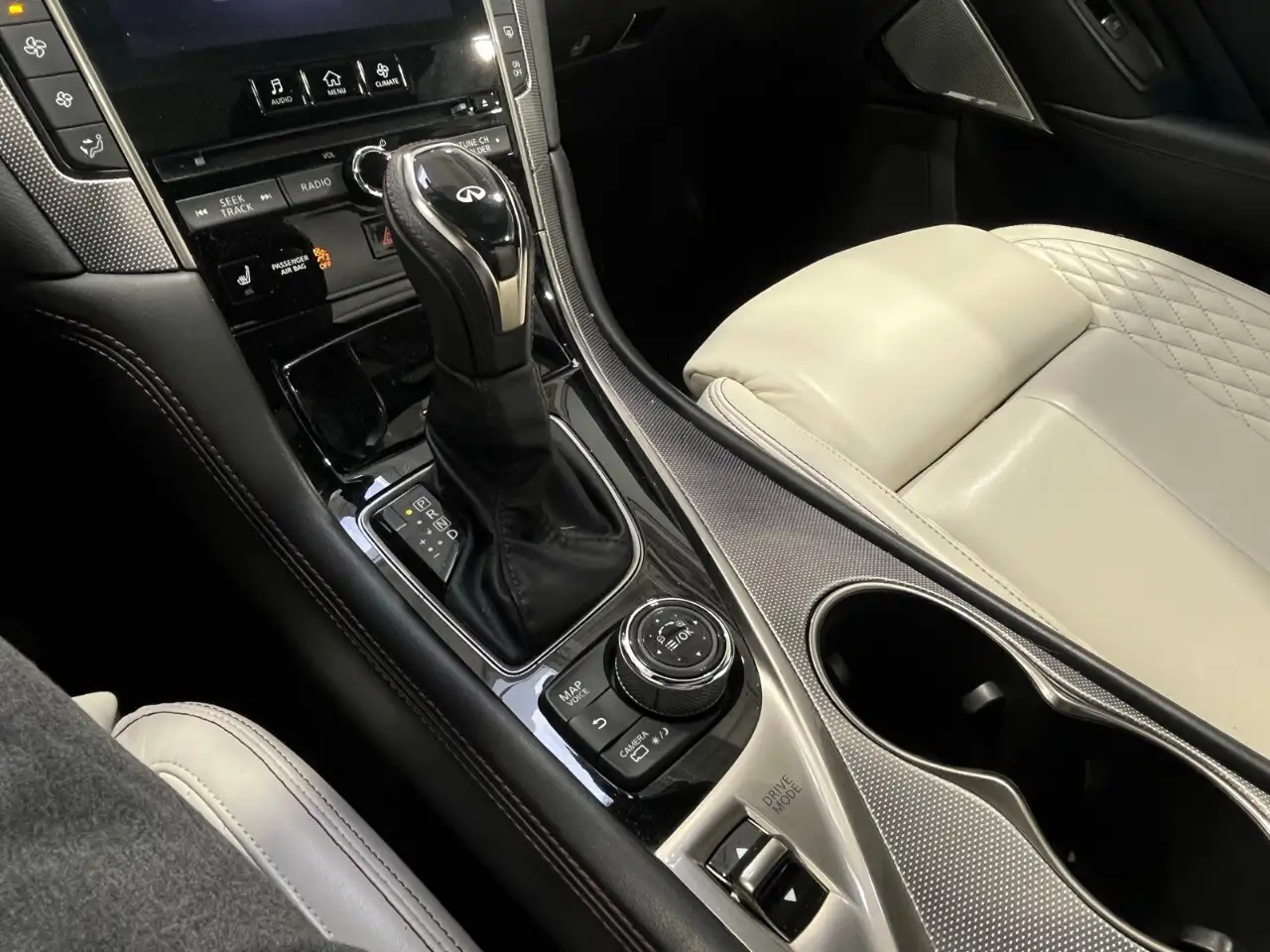 Infiniti Q50 снимка Infiniti Q50