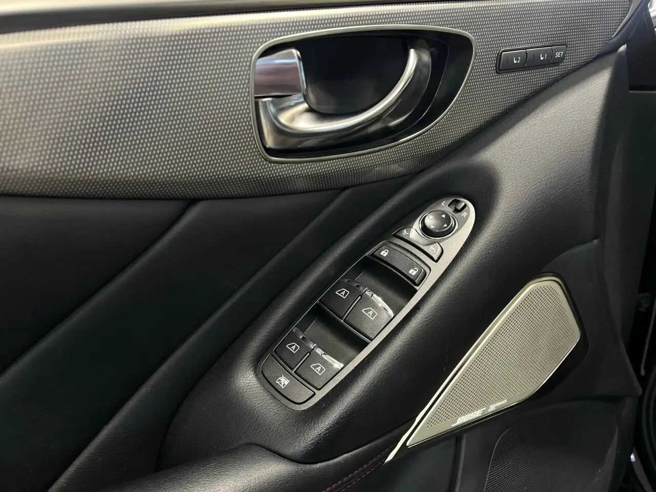 Infiniti Q50 снимка Infiniti Q50
