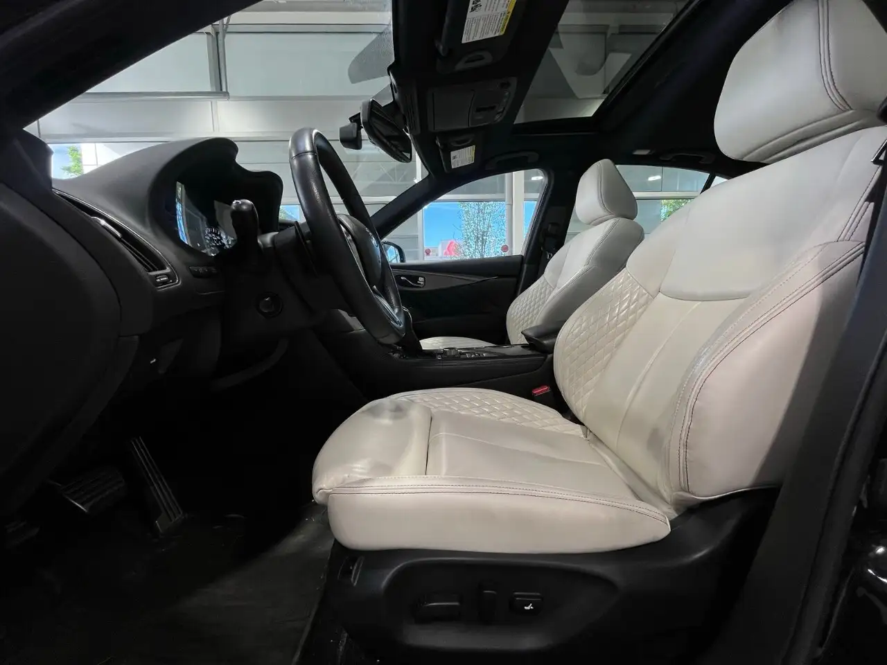Infiniti Q50 снимка Infiniti Q50