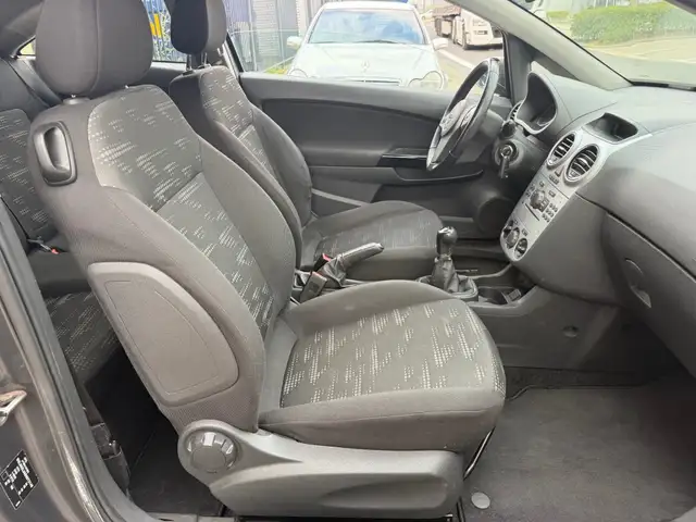 Opel Corsa view 9