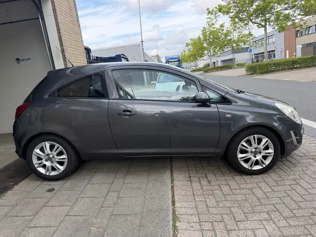 Opel Corsa view 12