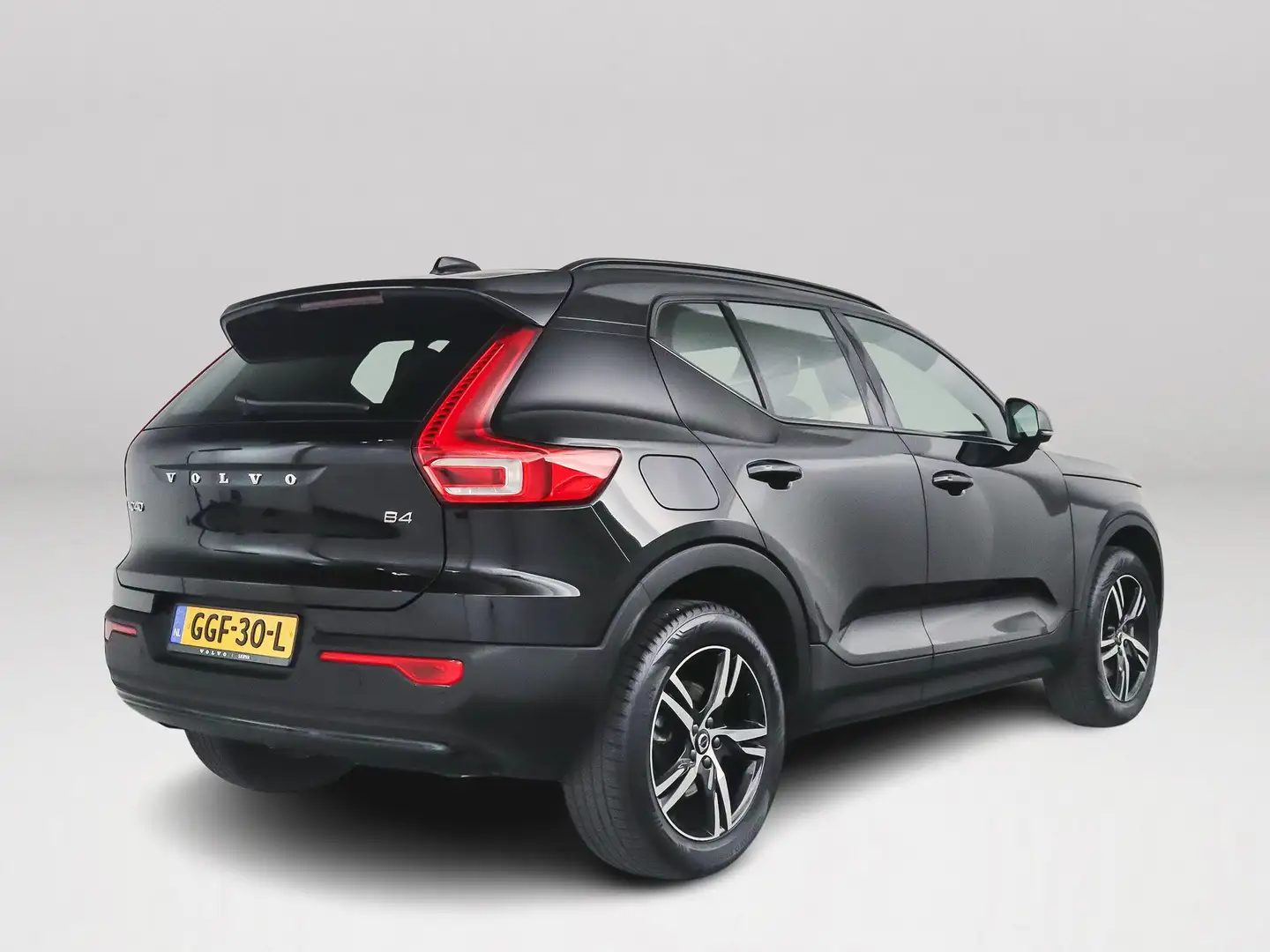 Volvo XC40 B4 Aut. Plus Dark | Stoel- en stuurverwarming | Ha Zwart - 2