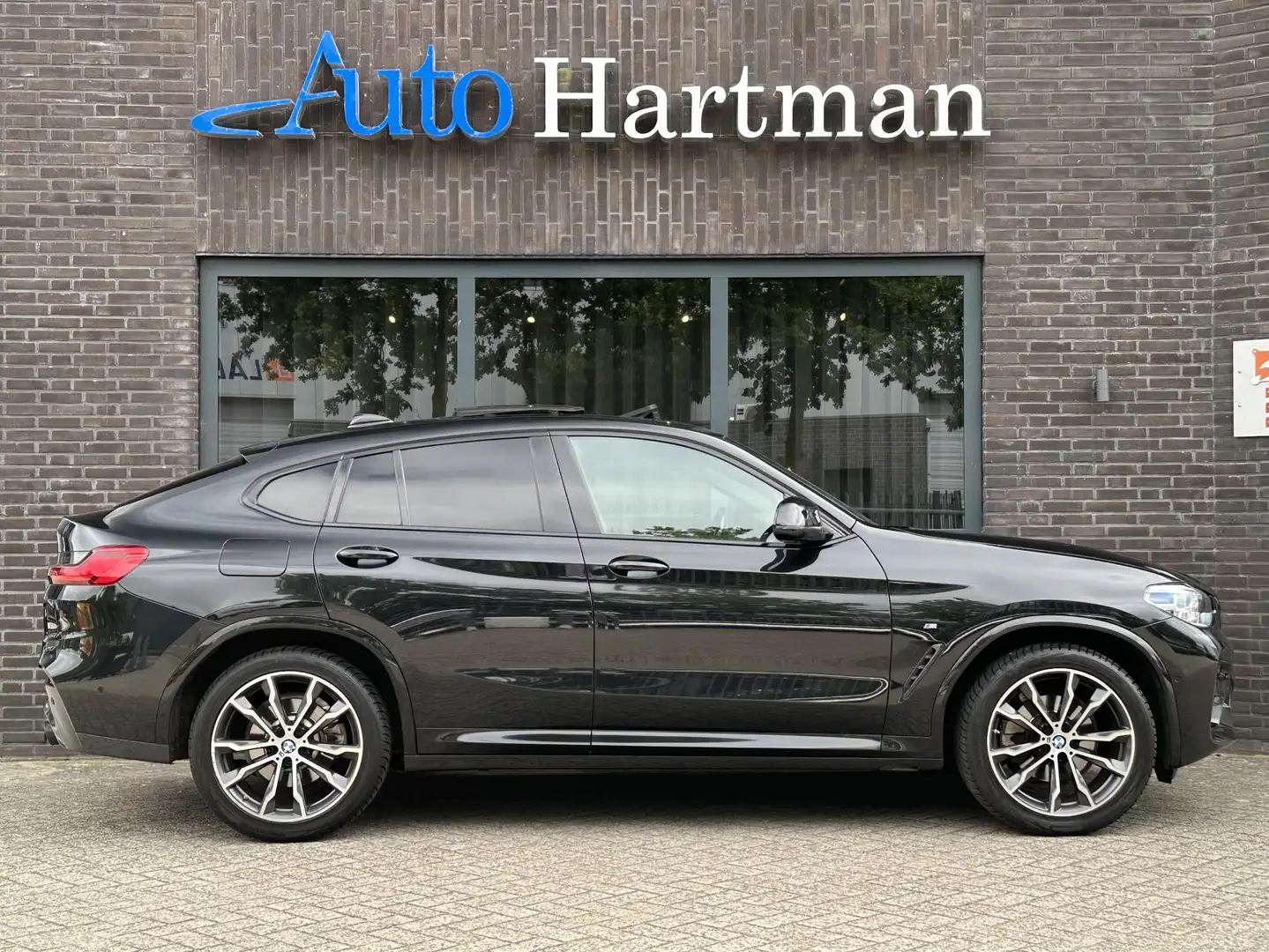 BMW X4 xDrive20i High Executive M-Sport PANO|HARMANKARDON Zwart - 2