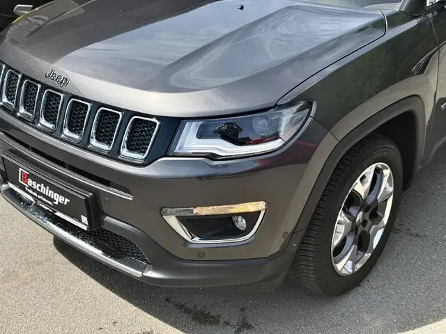 Jeep Compass view 3