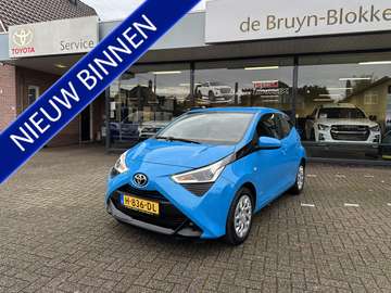 1.0 VVT-i x-play 1e eigenaar / slechts 11.147 km!