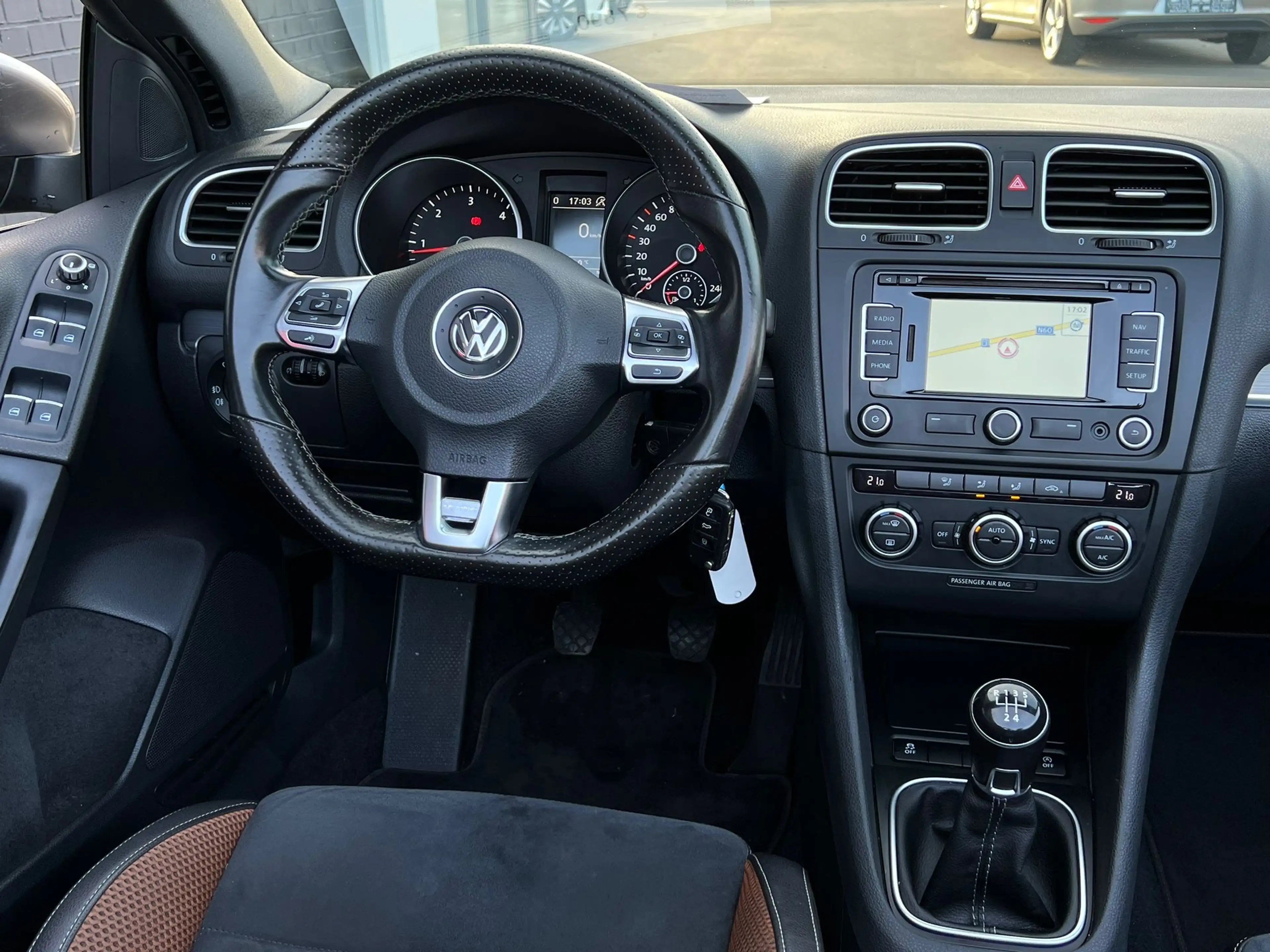 Volkswagen Golf Cabriolet 1.6 CR TDi Karmann GARANTI ECRAN NAVI CLIM — photo 14