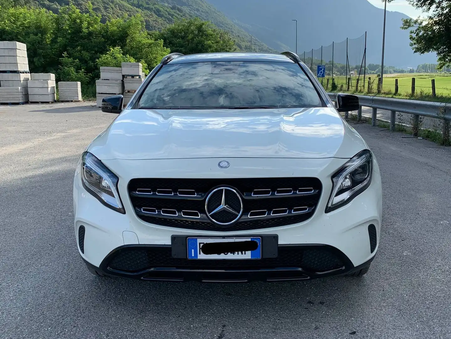 Mercedes-Benz GLA 200 GLA-X156 2017 d Sport auto Bianco - 2