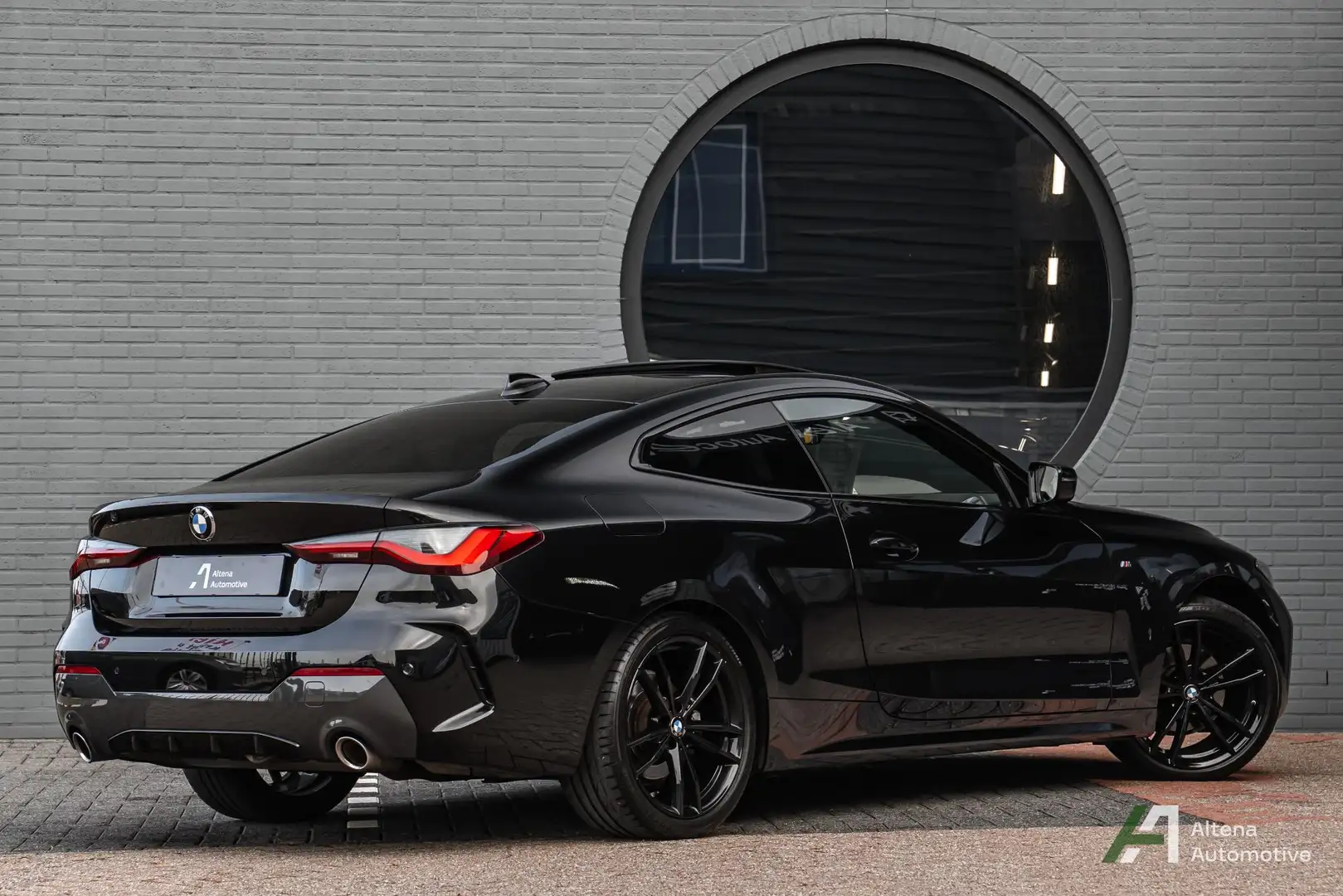 BMW 420 4-serie Coupé 420i High Executive M-sport, schuifd Zwart - 2