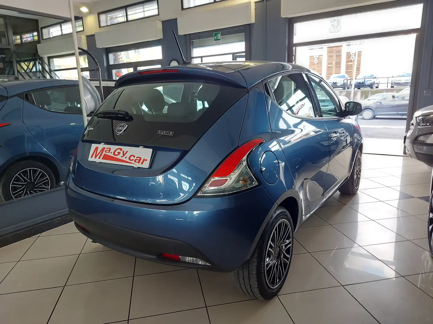 Lancia Ypsilon 1.0 firefly hybrid Silver Plus Bleu - 2