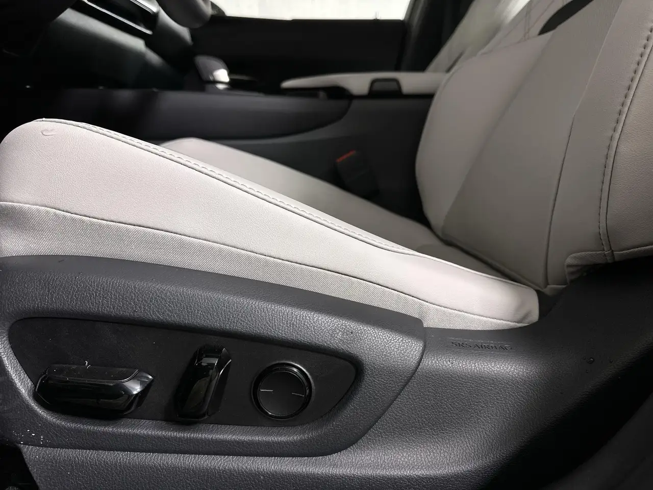 Lexus UX 300h снимка Lexus UX 300h