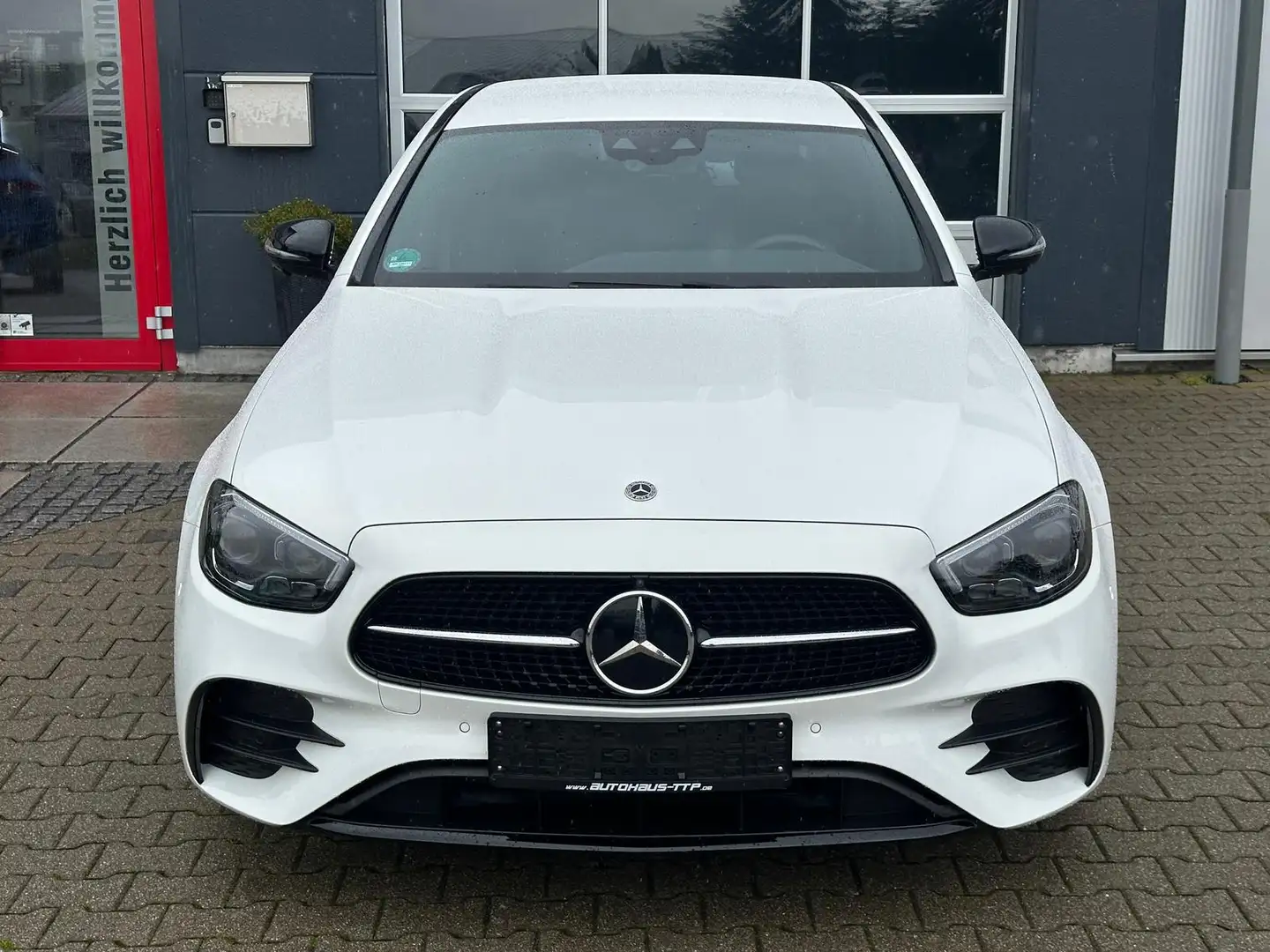 Mercedes-Benz E 220 d AMG Line Night 360° AHK Multibeam ACC Blanc - 2
