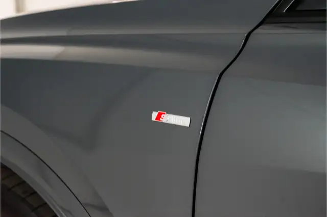 Audi Q8 view 13