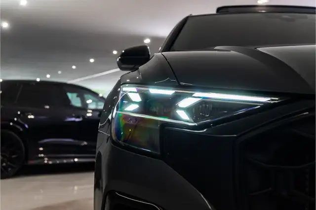 Audi Q8 view 9