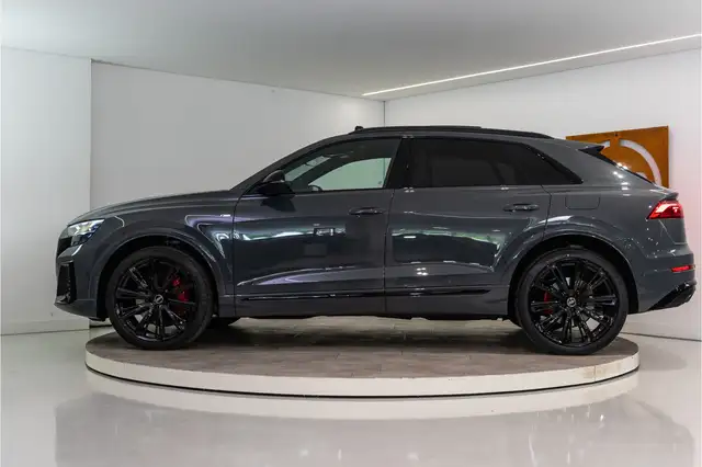 Audi Q8 view 2