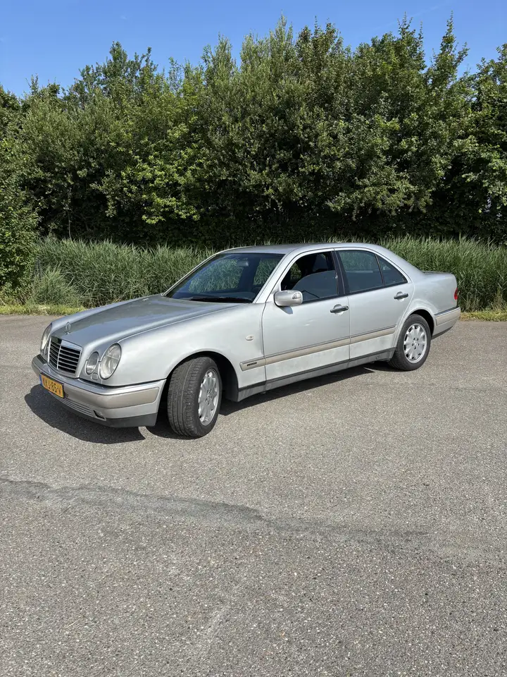 Mercedes-Benz E 300 TD Classic, foto 4