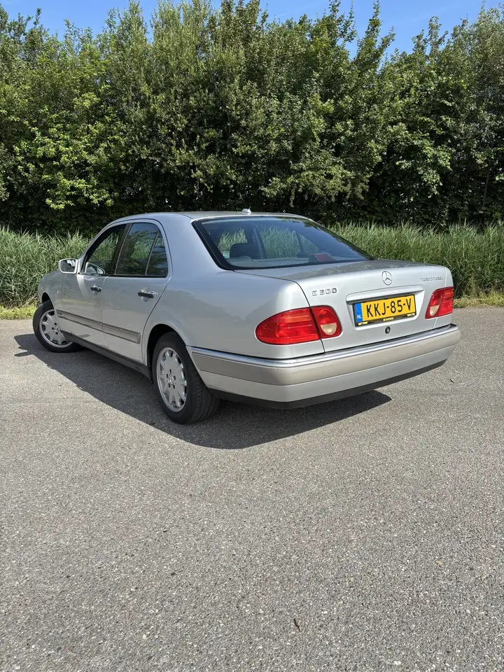 Mercedes-Benz E 300 TD Classic, foto 5