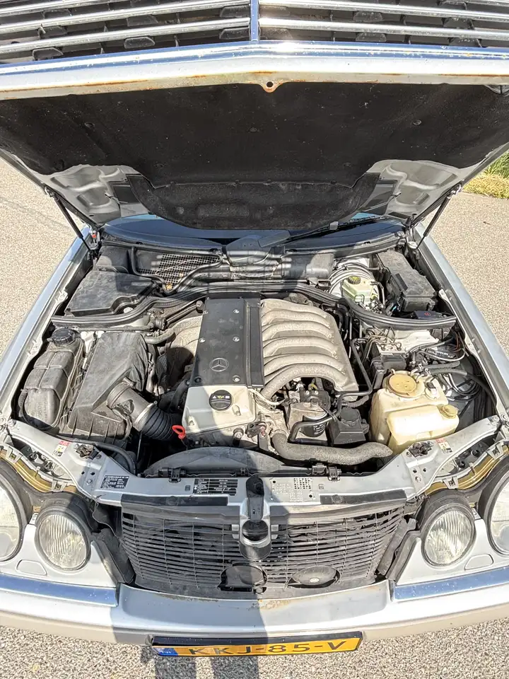 Mercedes-Benz E 300 TD Classic, foto 2