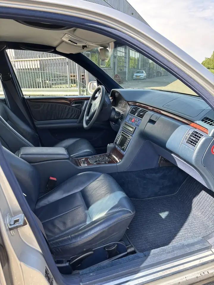 Mercedes-Benz E 300 TD Classic, foto 8