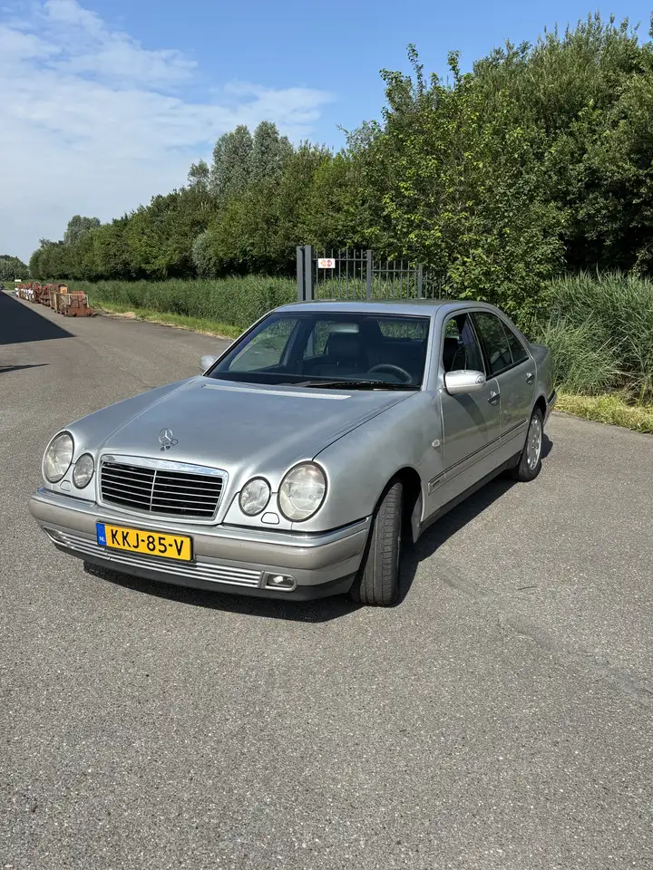 Mercedes-Benz E 300 TD Classic, foto 3