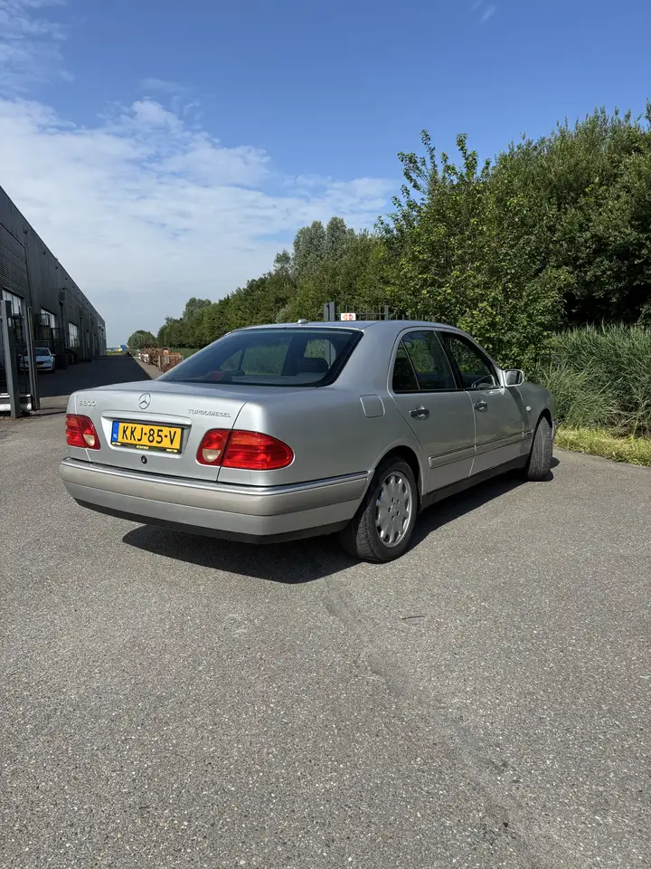 Mercedes-Benz E 300 TD Classic, foto 6
