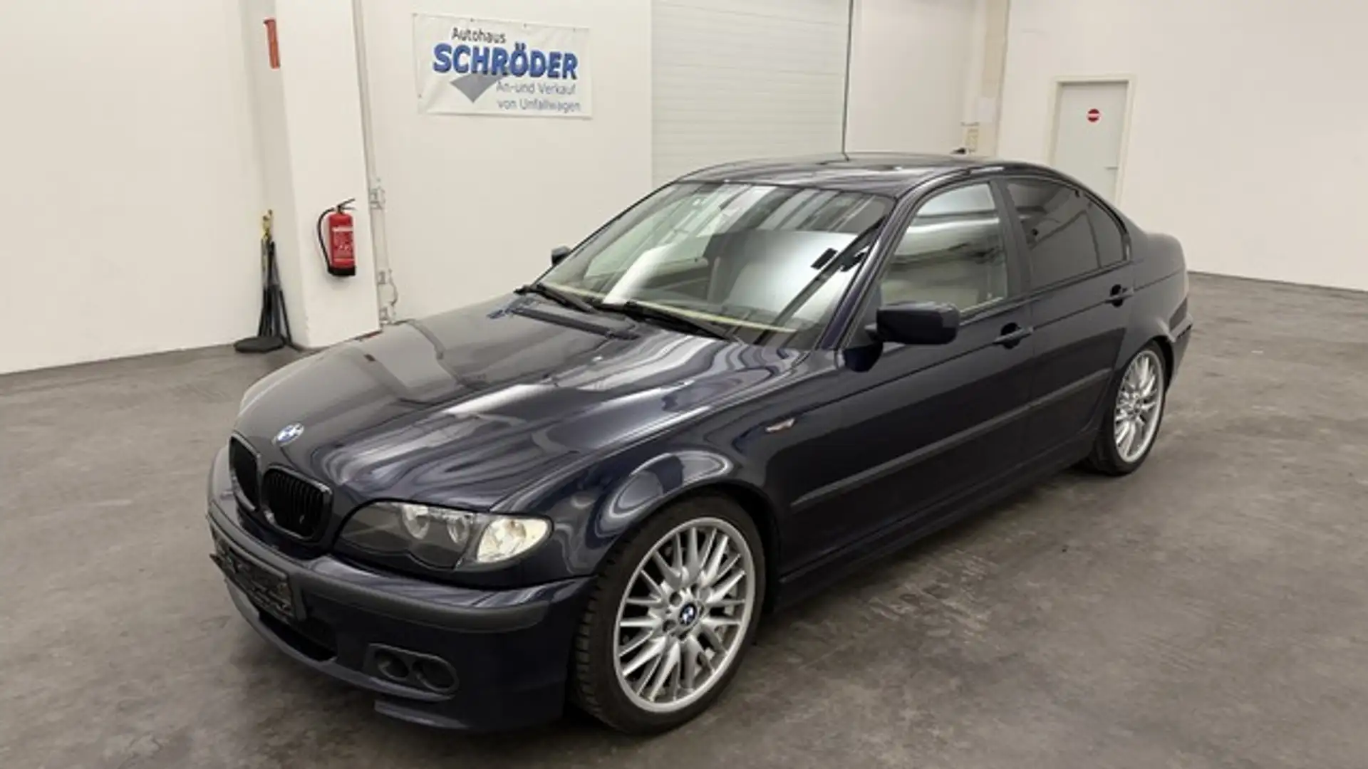 BMW 325 325i Lim. Aut. *H&K*PDC*CarPlay*SHZ*Schiebedach* Blau - 1