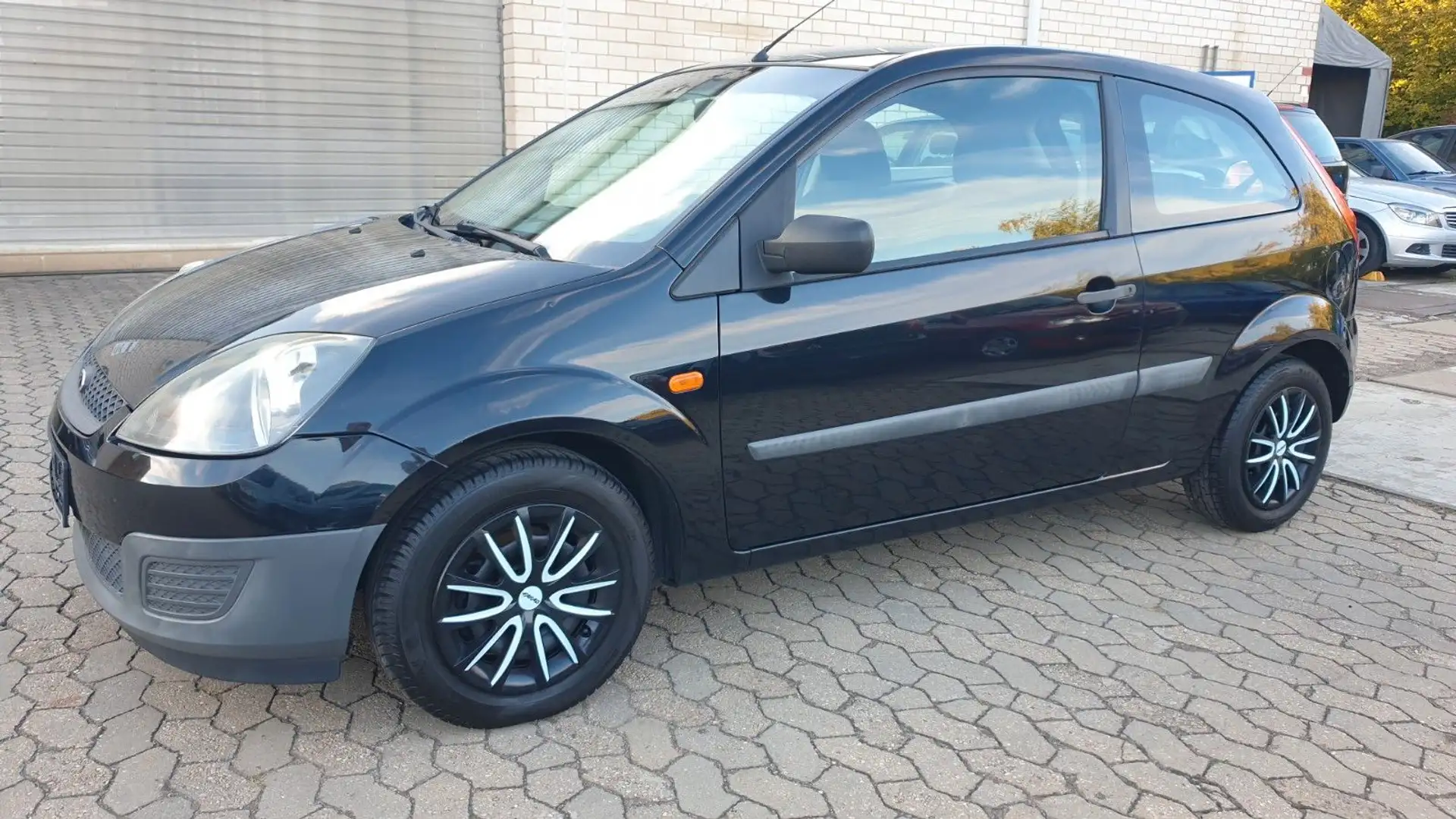 Ford Fiesta Fun Schwarz - 1