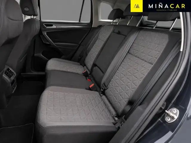 Volkswagen Tiguan view 4