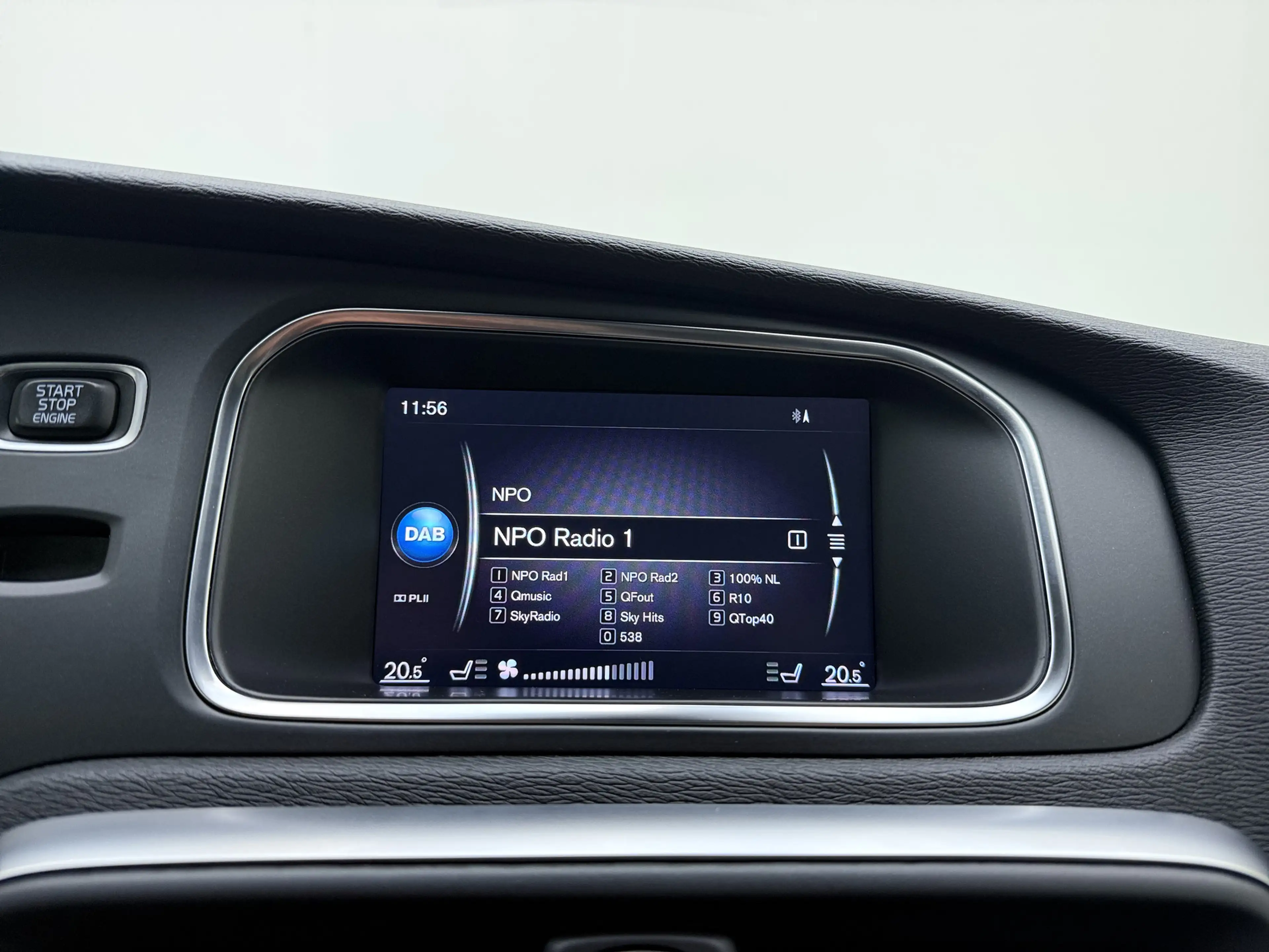 Volvo V40 T3 152PK Polar+ Sport / 18 inch velgen / H&K audio — photo 13