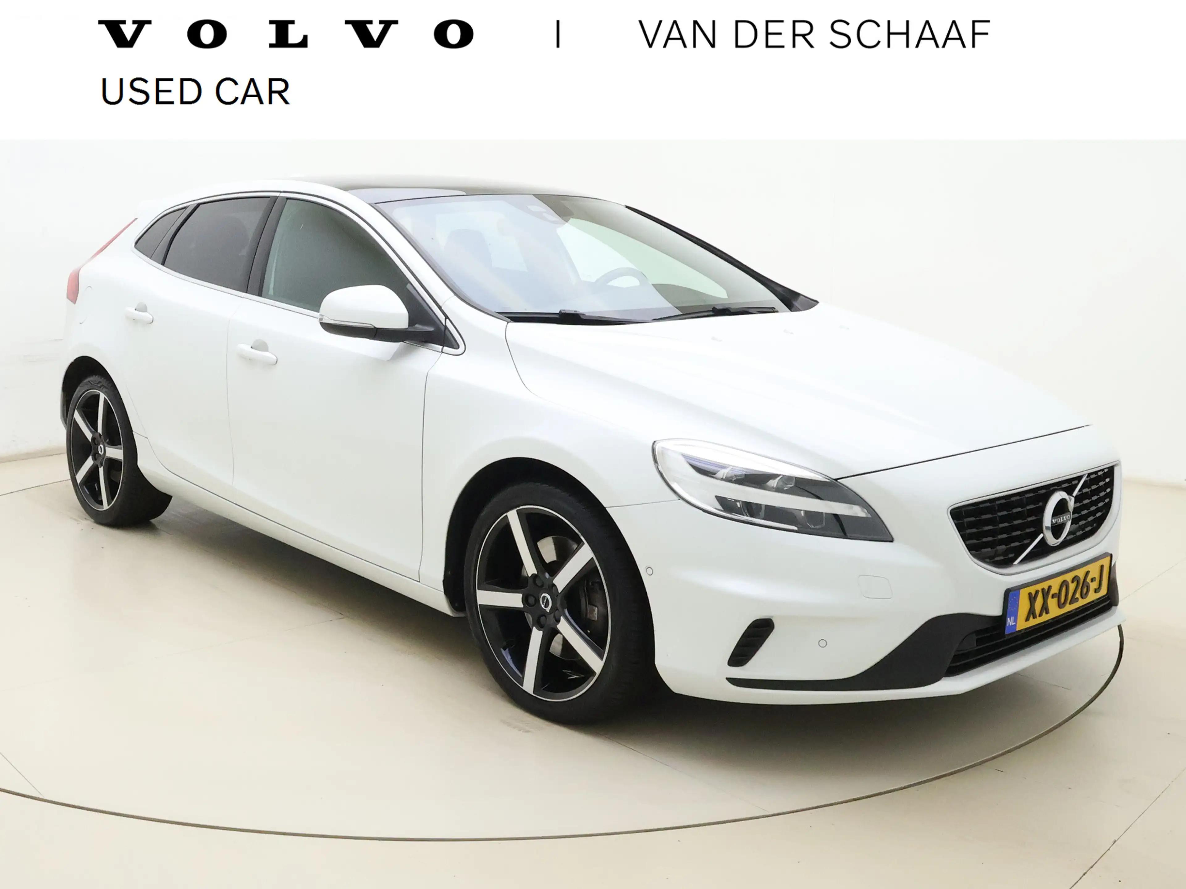 Volvo V40 T3 152PK Polar+ Sport / 18 inch velgen / H&K audio