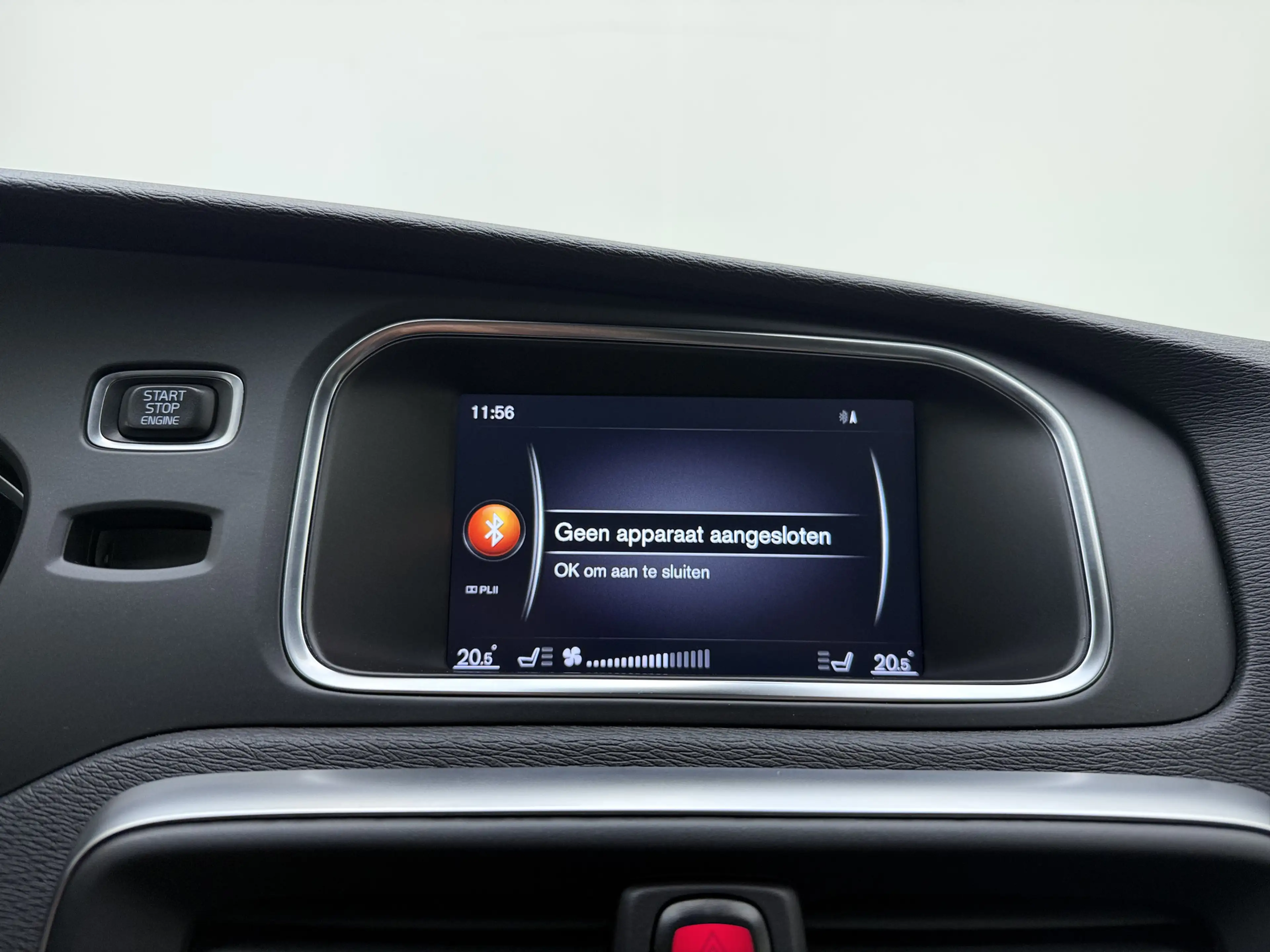 Volvo V40 T3 152PK Polar+ Sport / 18 inch velgen / H&K audio — photo 14