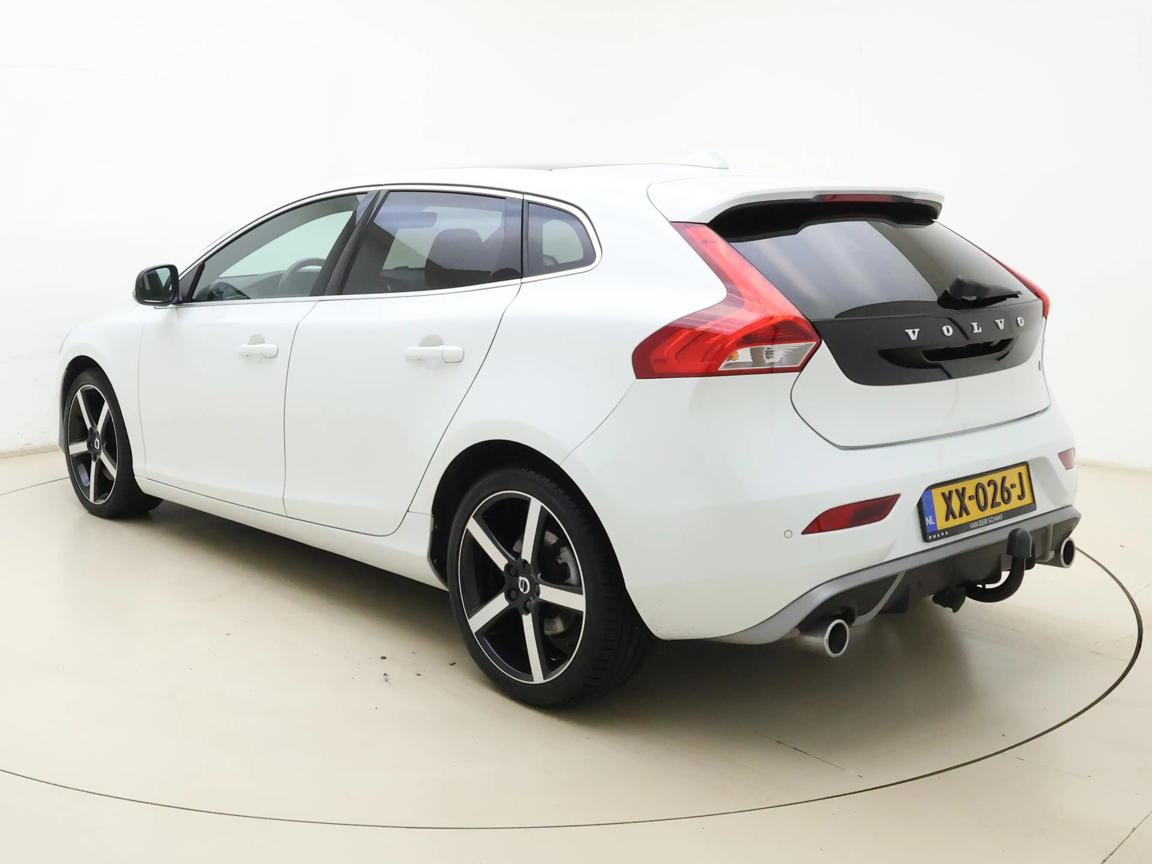 Volvo V40 T3 152PK Polar+ Sport / 18 inch velgen / H&K audio — photo 9