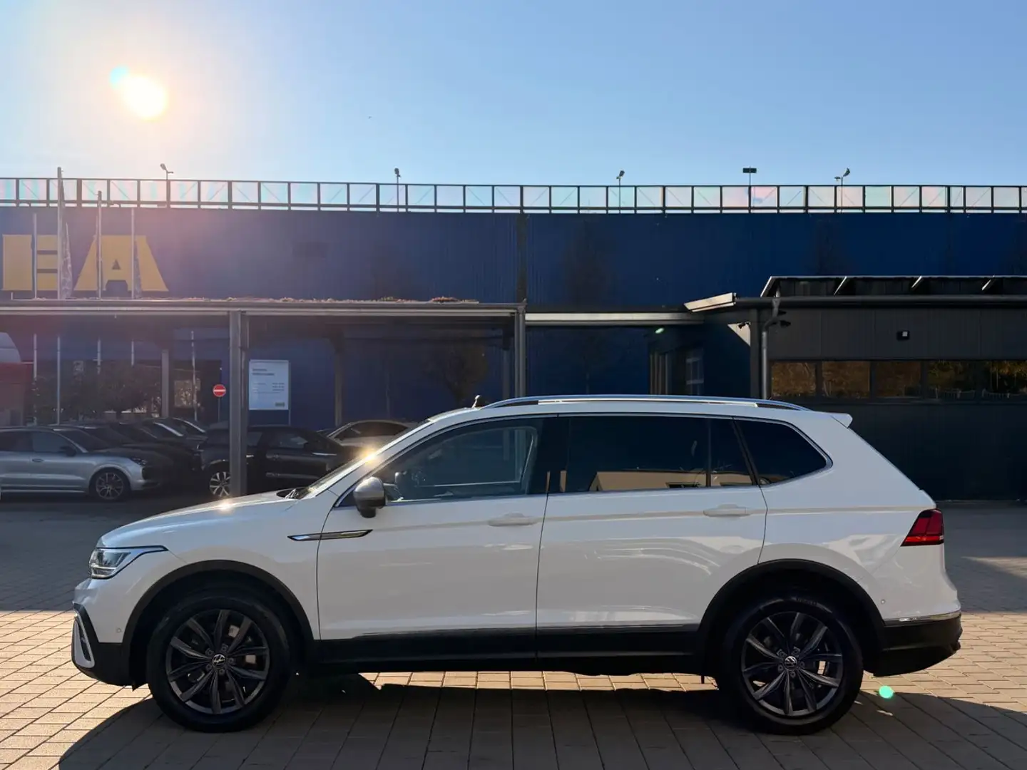 Volkswagen Tiguan Allspace 2,0 TDI Life 4M*PANO-AHK-360* Weiß - 2