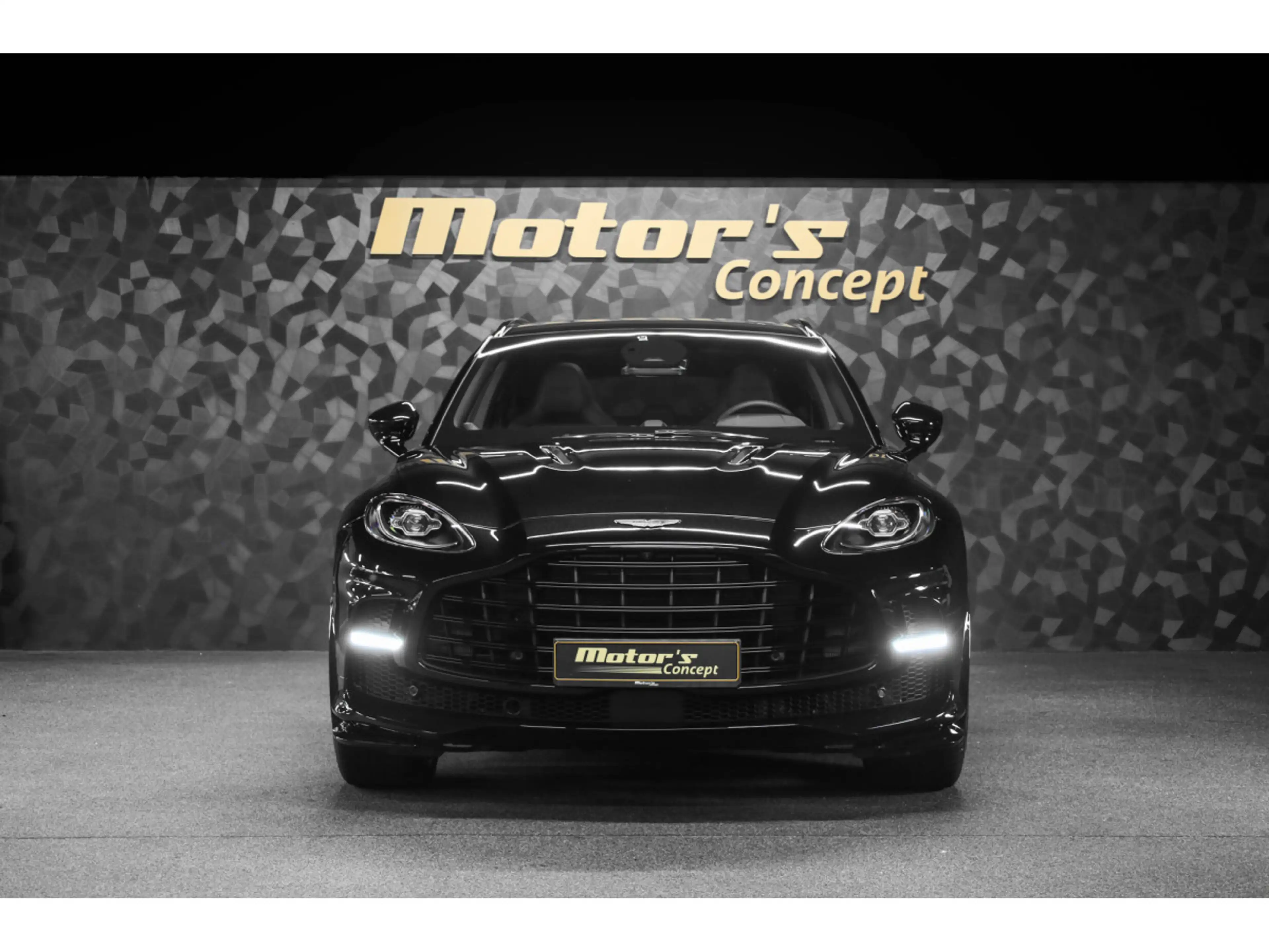 Aston Martin DBX 707 4.0 V8 Bi-Turbo — photo 4