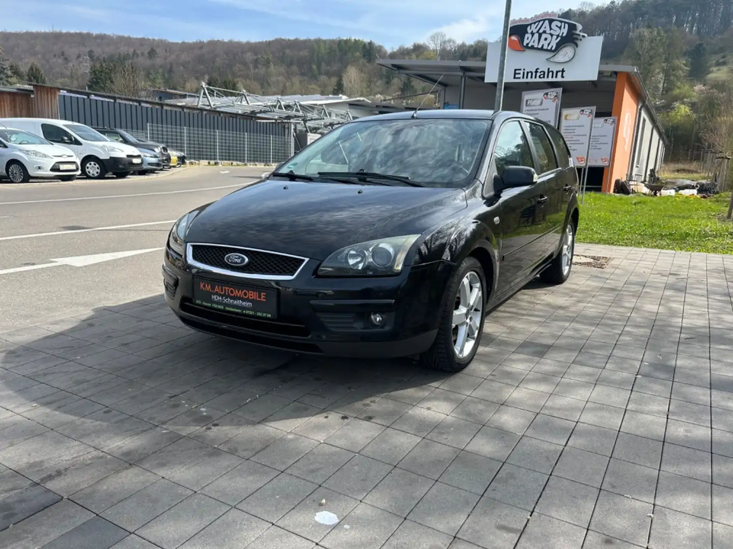 Ford Focus Turnier Titanium Schwarz - 1