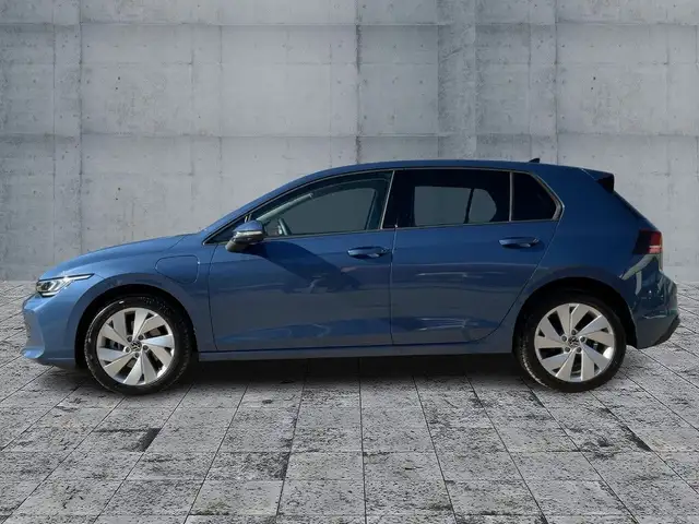 Volkswagen Golf view 4