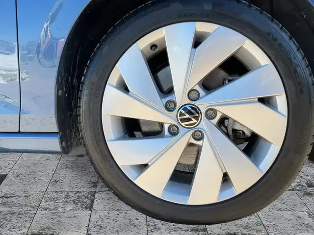 Volkswagen Golf view 8
