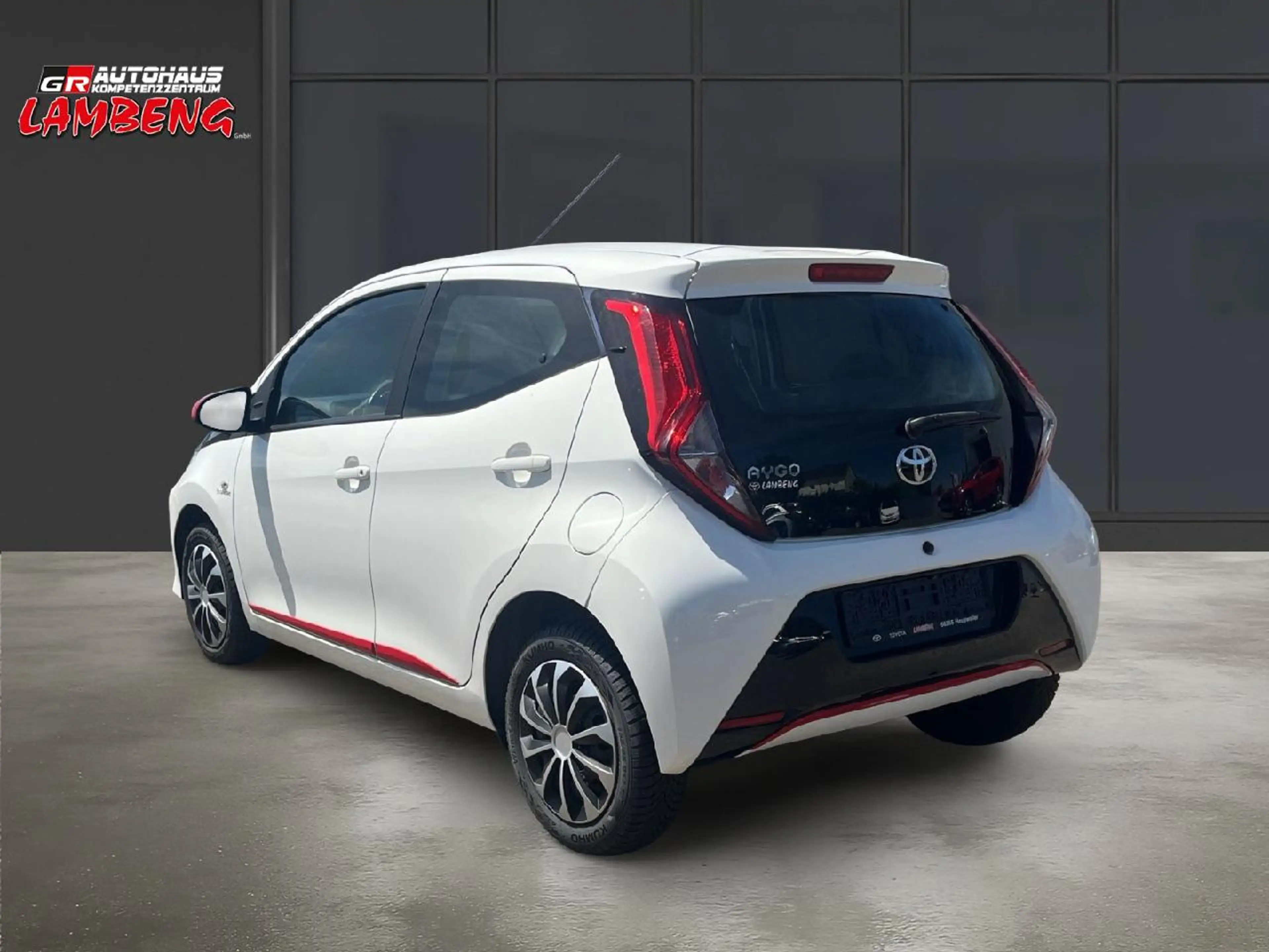 Toyota Aygo x-play connect — photo 2