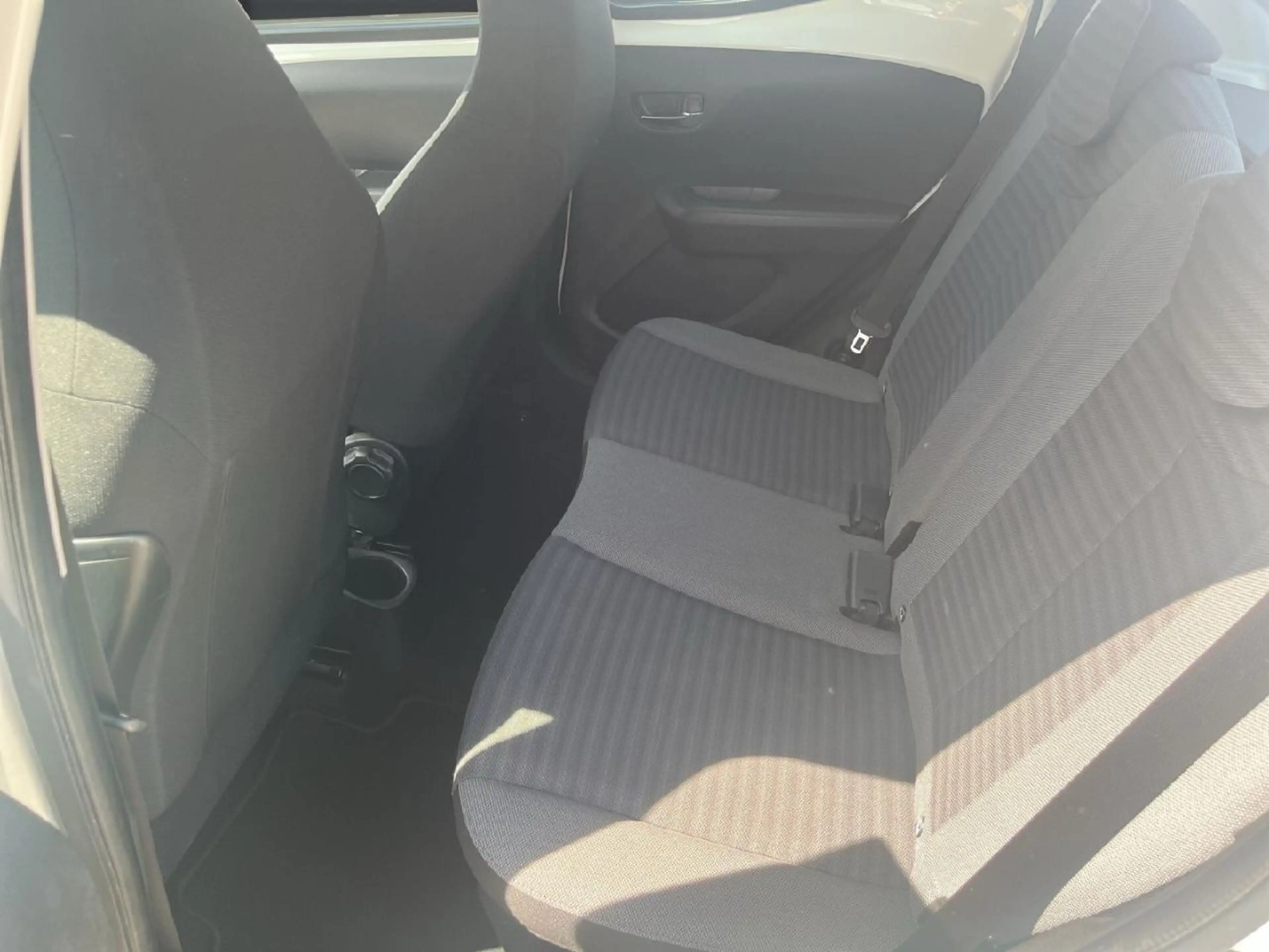 Toyota Aygo x-play connect — photo 11