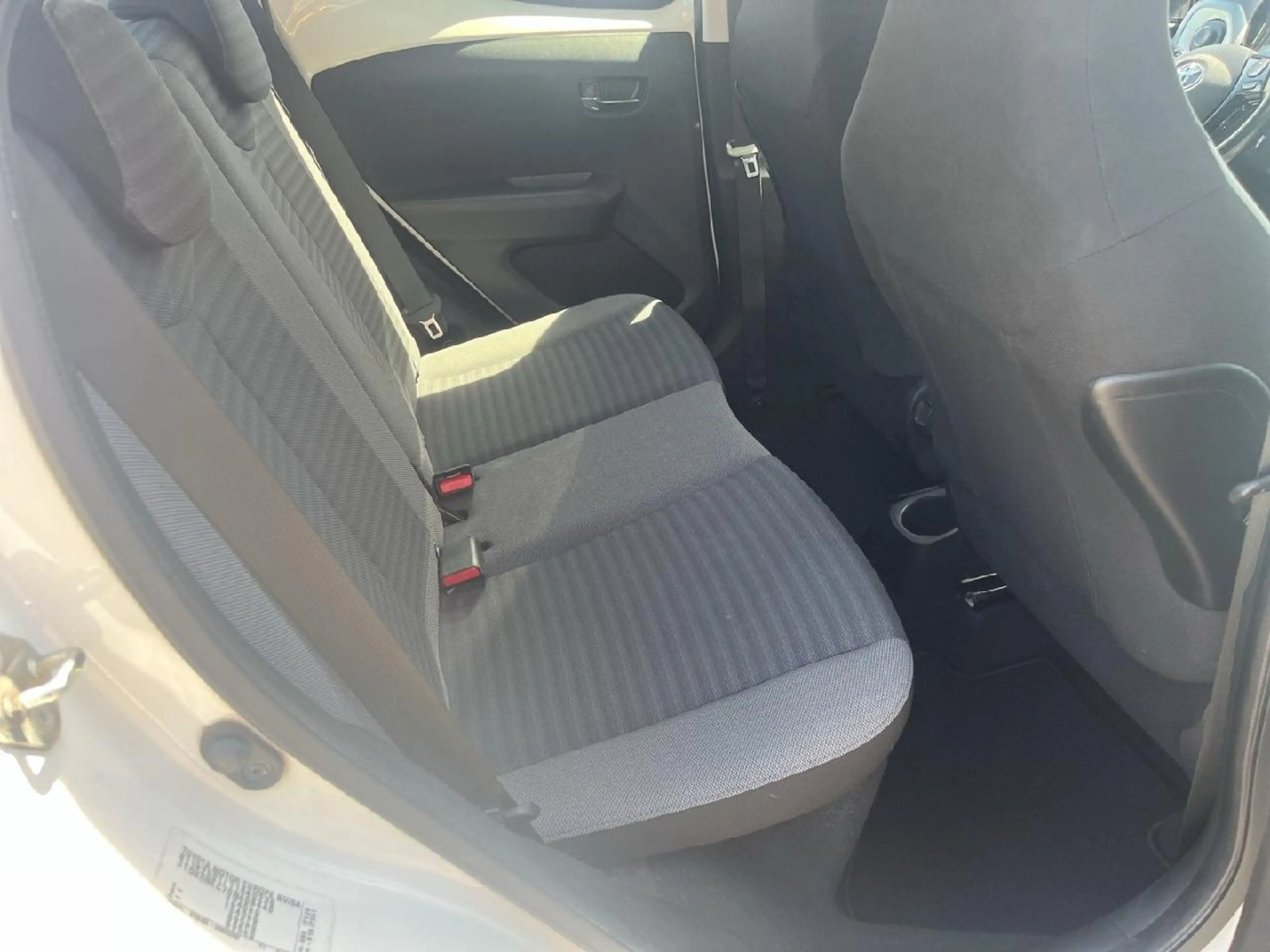 Toyota Aygo x-play connect — photo 7