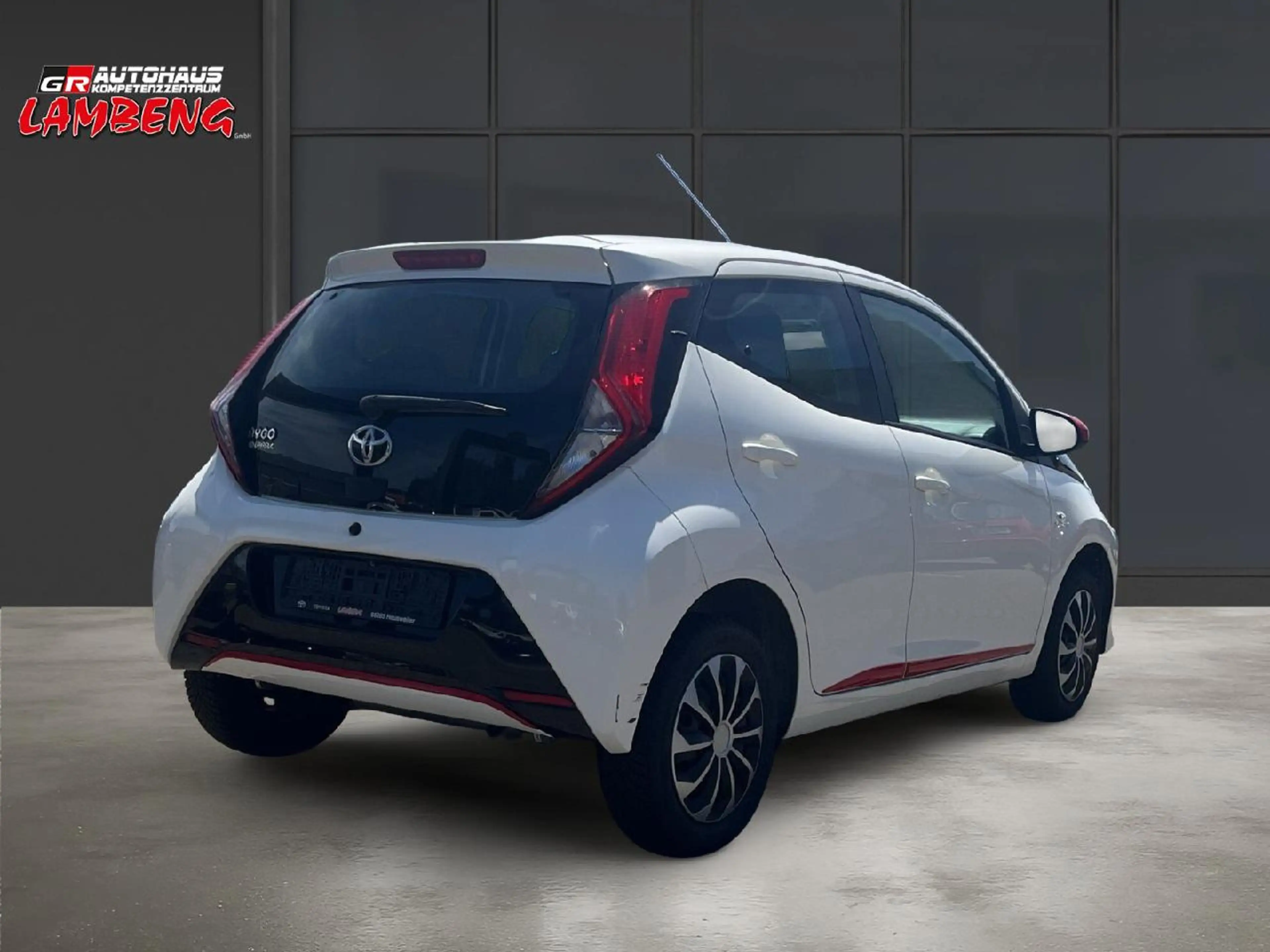 Toyota Aygo x-play connect — photo 13