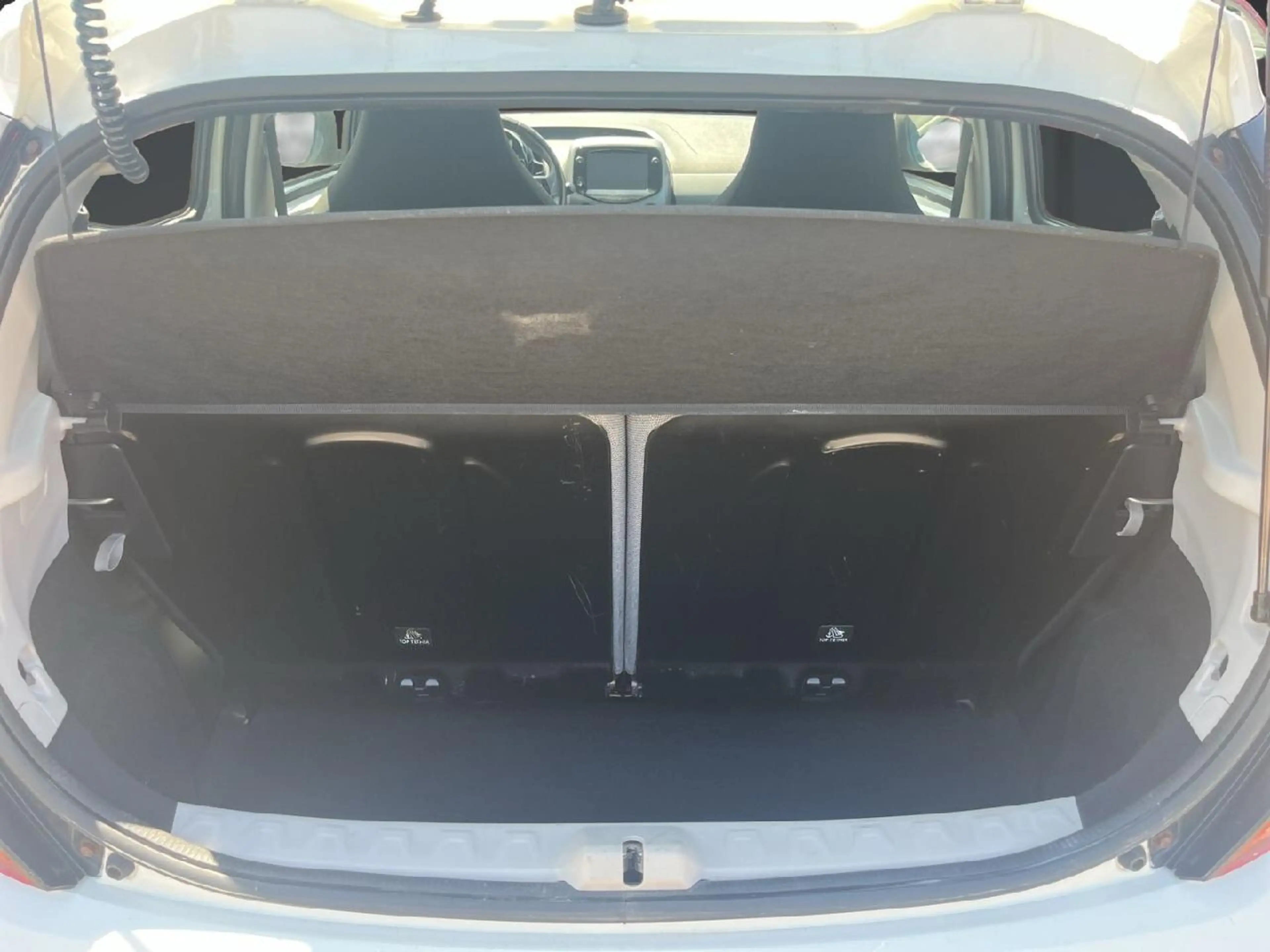 Toyota Aygo x-play connect — photo 10