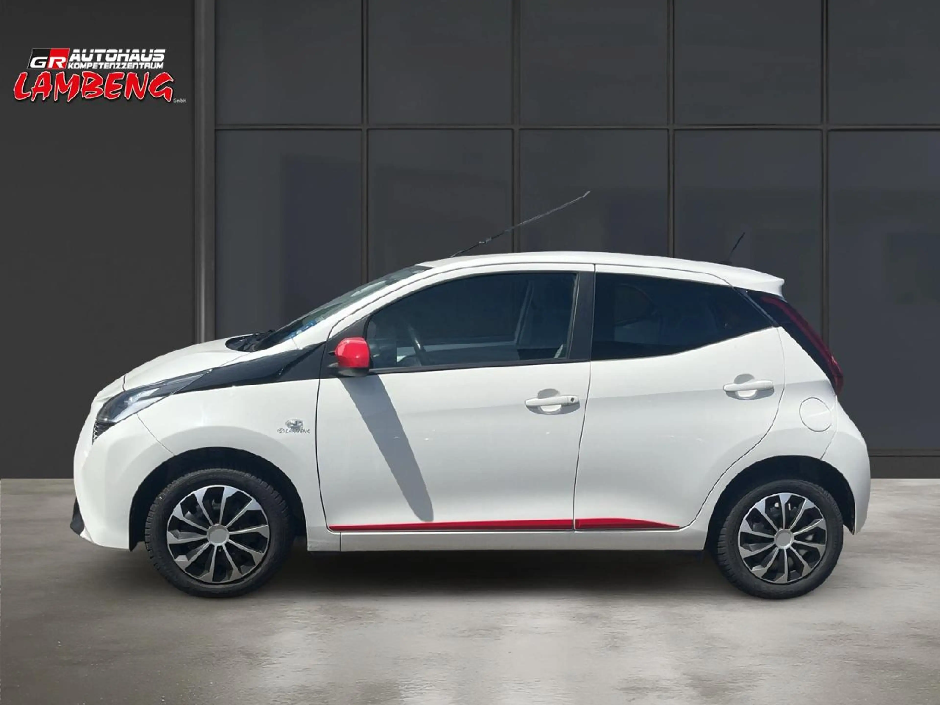 Toyota Aygo x-play connect — photo 3
